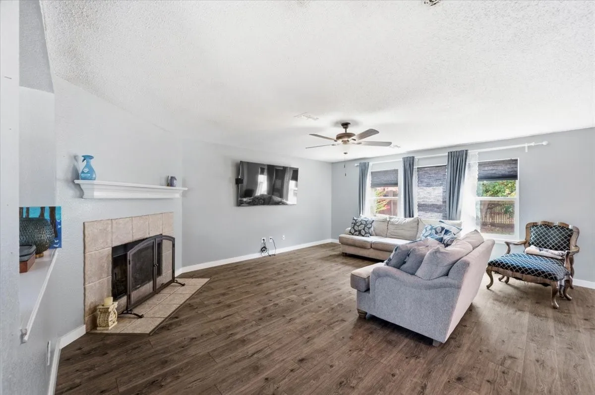 Single Family Residence For Sale in Tarrant County , 2423 Ranchview Drive, Grand Prairie, Texas 75052, 4 Bedroom, 3 Bathroom, 2 Garage spaces, 2,767 Sqft, built in 2000, mls#21376216, Real Estate Agent in Grand Prairie, Homes For Sale in Tarrant county, Homes For Sale in Grand Prairie, Realtor in Grand Prairie Texas, Real Estate Brokerage Independent Realty Texas, Luminita Cordes Realtor