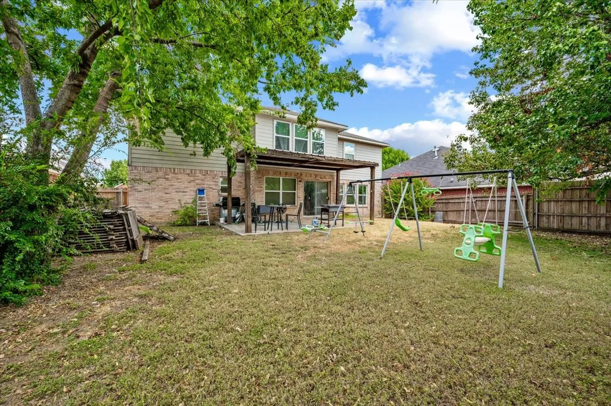 Single Family Residence For Sale in Tarrant County , 2423 Ranchview Drive, Grand Prairie, Texas 75052, 4 Bedroom, 3 Bathroom, 2 Garage spaces, 2,767 Sqft, built in 2000, mls#21376216, Real Estate Agent in Grand Prairie, Homes For Sale in Tarrant county, Homes For Sale in Grand Prairie, Realtor in Grand Prairie Texas, Real Estate Brokerage Independent Realty Texas, Luminita Cordes Realtor