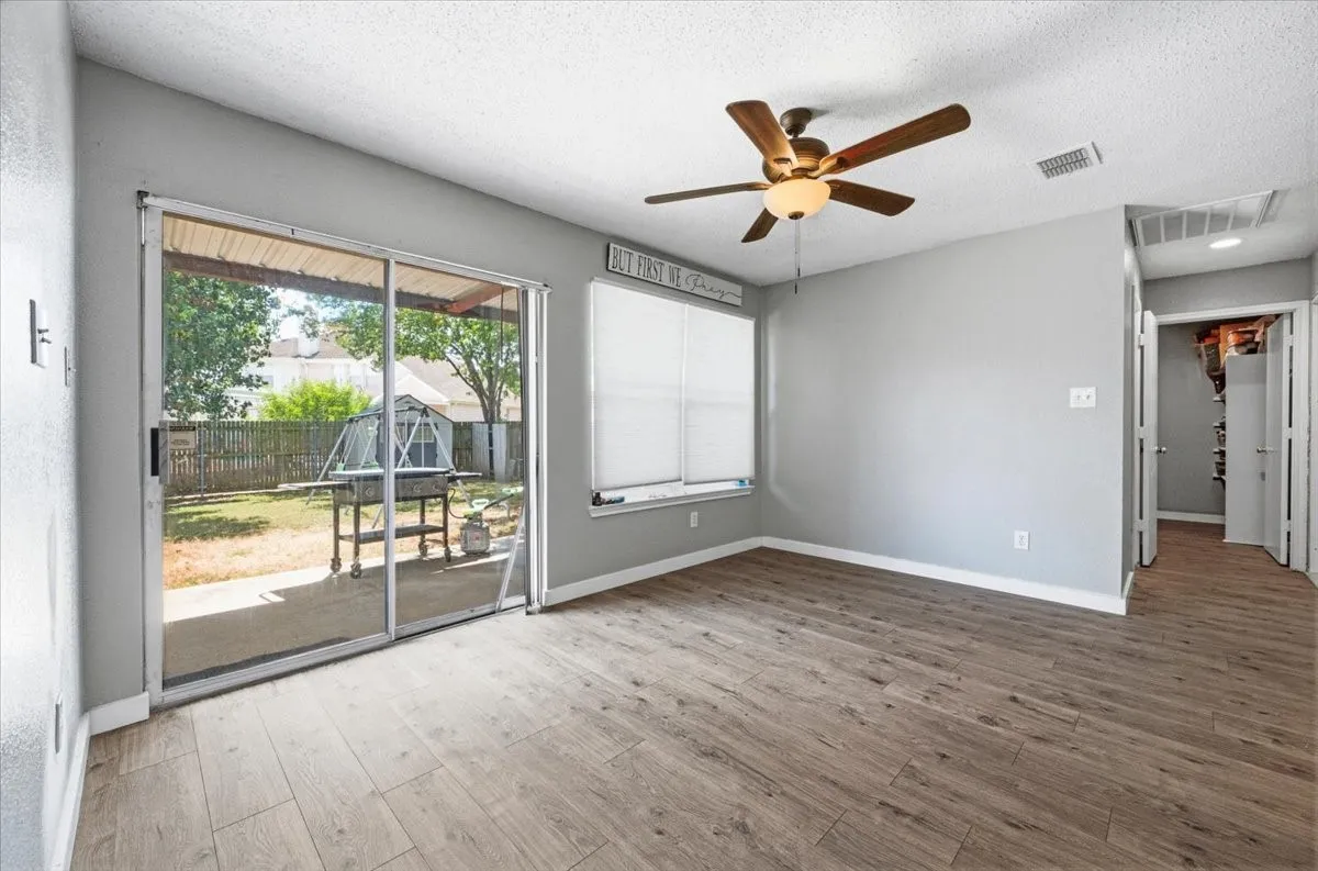 Single Family Residence For Sale in Tarrant County , 2423 Ranchview Drive, Grand Prairie, Texas 75052, 4 Bedroom, 3 Bathroom, 2 Garage spaces, 2,767 Sqft, built in 2000, mls#21376216, Real Estate Agent in Grand Prairie, Homes For Sale in Tarrant county, Homes For Sale in Grand Prairie, Realtor in Grand Prairie Texas, Real Estate Brokerage Independent Realty Texas, Luminita Cordes Realtor