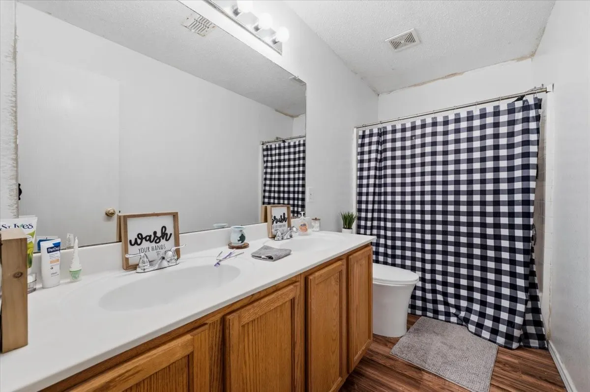 Single Family Residence For Sale in Tarrant County , 2423 Ranchview Drive, Grand Prairie, Texas 75052, 4 Bedroom, 3 Bathroom, 2 Garage spaces, 2,767 Sqft, built in 2000, mls#21376216, Real Estate Agent in Grand Prairie, Homes For Sale in Tarrant county, Homes For Sale in Grand Prairie, Realtor in Grand Prairie Texas, Real Estate Brokerage Independent Realty Texas, Luminita Cordes Realtor