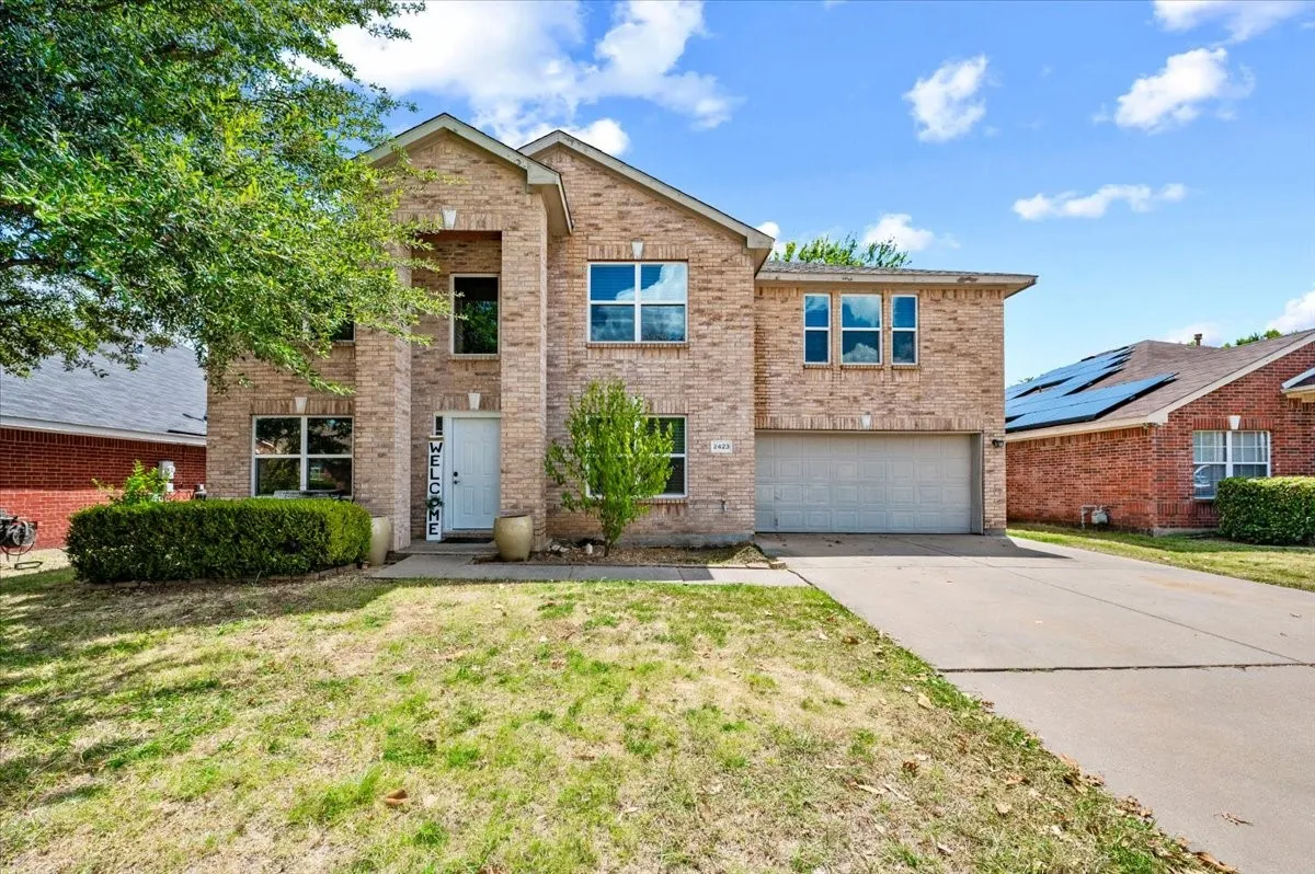 Single Family Residence For Sale in Tarrant County , 2423 Ranchview Drive, Grand Prairie, Texas 75052, 4 Bedroom, 3 Bathroom, 2 Garage spaces, 2,767 Sqft, built in 2000, mls#21376216, Real Estate Agent in Grand Prairie, Homes For Sale in Tarrant county, Homes For Sale in Grand Prairie, Realtor in Grand Prairie Texas, Real Estate Brokerage Independent Realty Texas, Luminita Cordes Realtor