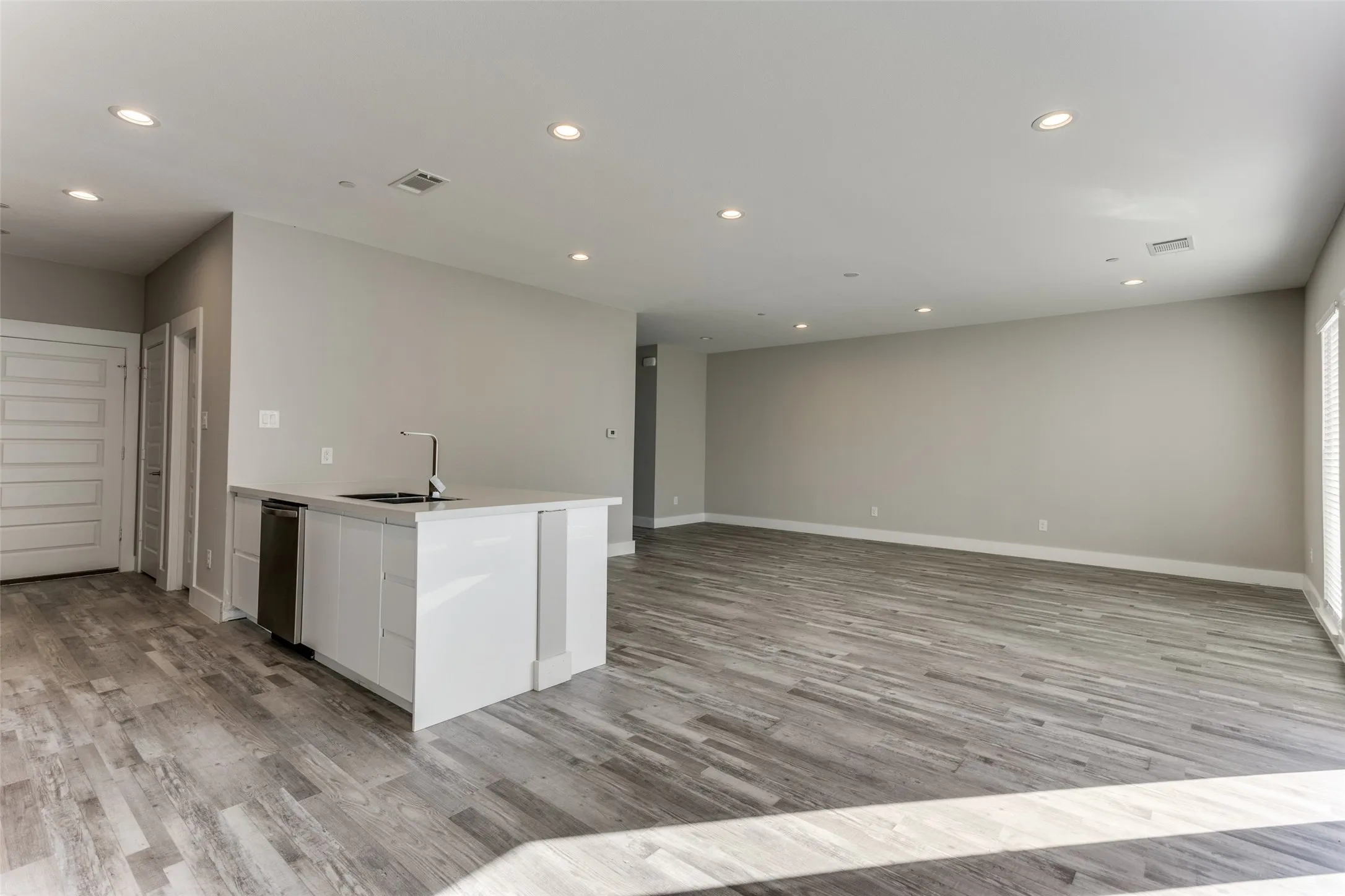 Townhouse For Rent in Rockwall County , 3017 Mayeda Circle, Wylie, Texas 75098, 3 Bedroom, 3 Bathroom, 2 Garage spaces, 2,132 Sqft, built in 2022, mls#21378850, Real Estate Agent in Wylie, Homes For Rent in Rockwall county, Homes For Rent in Wylie, Realtor in Wylie Texas, Real Estate Brokerage Independent Realty Texas, Luminita Cordes Realtor