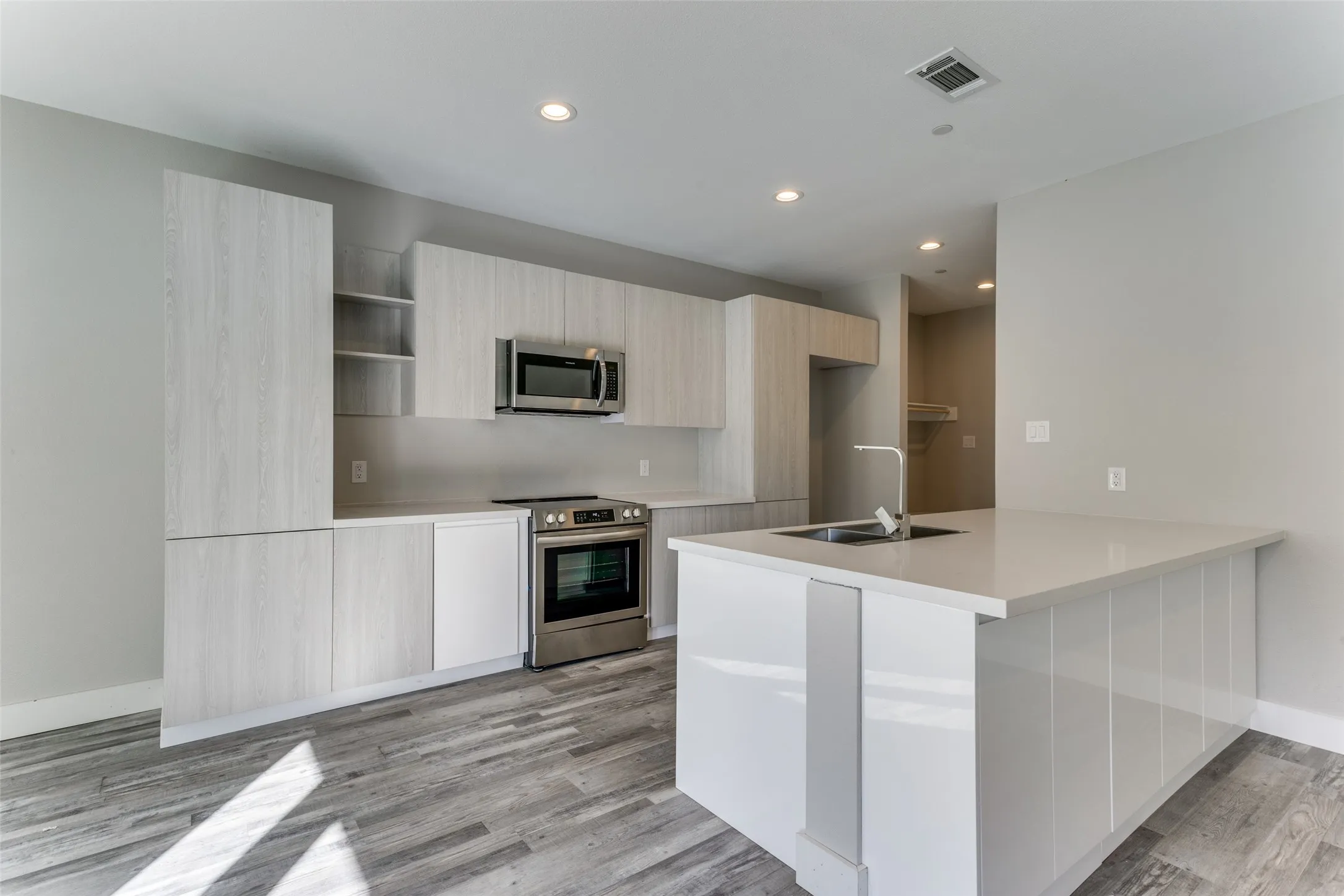 Townhouse For Rent in Rockwall County , 3017 Mayeda Circle, Wylie, Texas 75098, 3 Bedroom, 3 Bathroom, 2 Garage spaces, 2,132 Sqft, built in 2022, mls#21378850, Real Estate Agent in Wylie, Homes For Rent in Rockwall county, Homes For Rent in Wylie, Realtor in Wylie Texas, Real Estate Brokerage Independent Realty Texas, Luminita Cordes Realtor