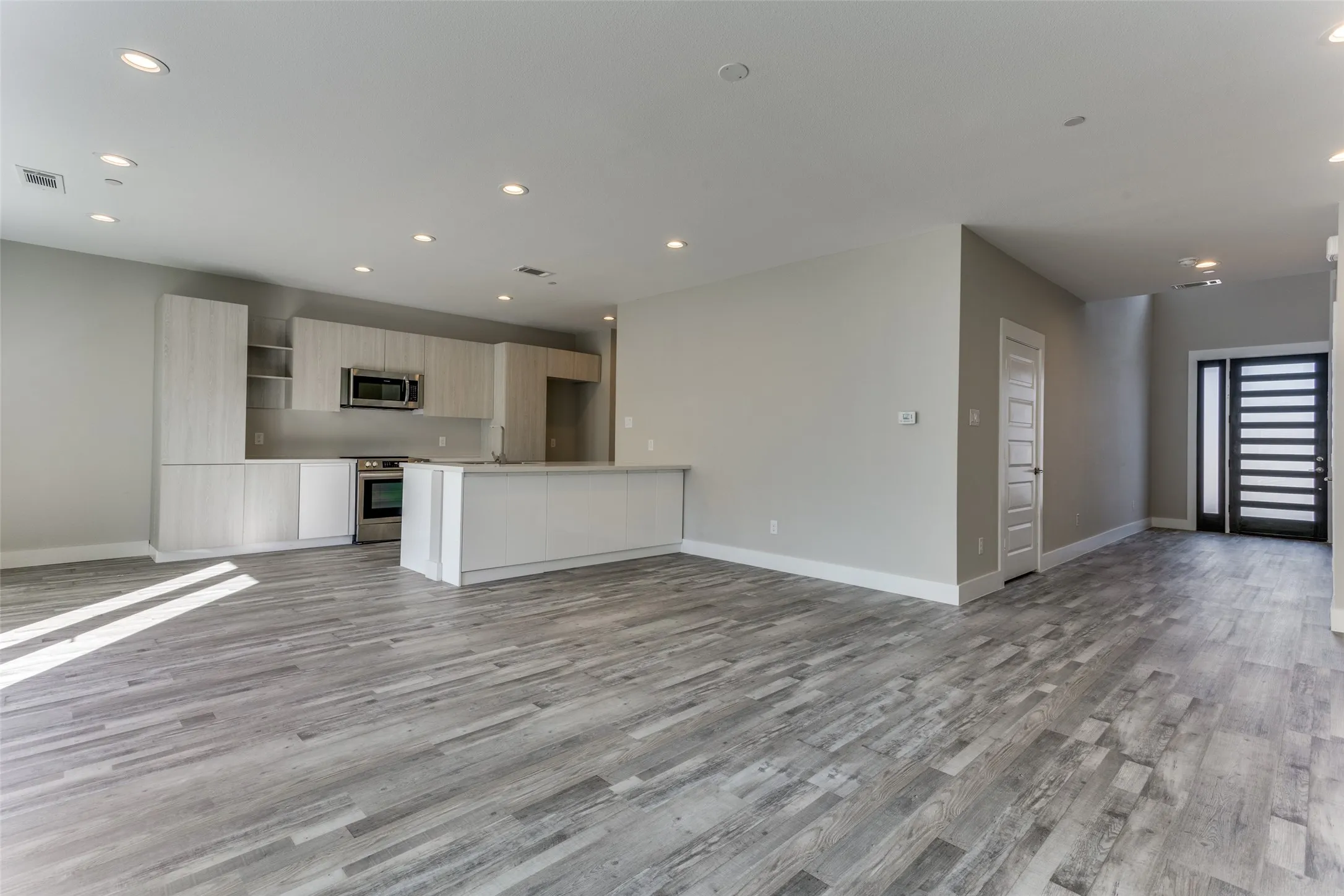 Townhouse For Rent in Rockwall County , 3017 Mayeda Circle, Wylie, Texas 75098, 3 Bedroom, 3 Bathroom, 2 Garage spaces, 2,132 Sqft, built in 2022, mls#21378850, Real Estate Agent in Wylie, Homes For Rent in Rockwall county, Homes For Rent in Wylie, Realtor in Wylie Texas, Real Estate Brokerage Independent Realty Texas, Luminita Cordes Realtor