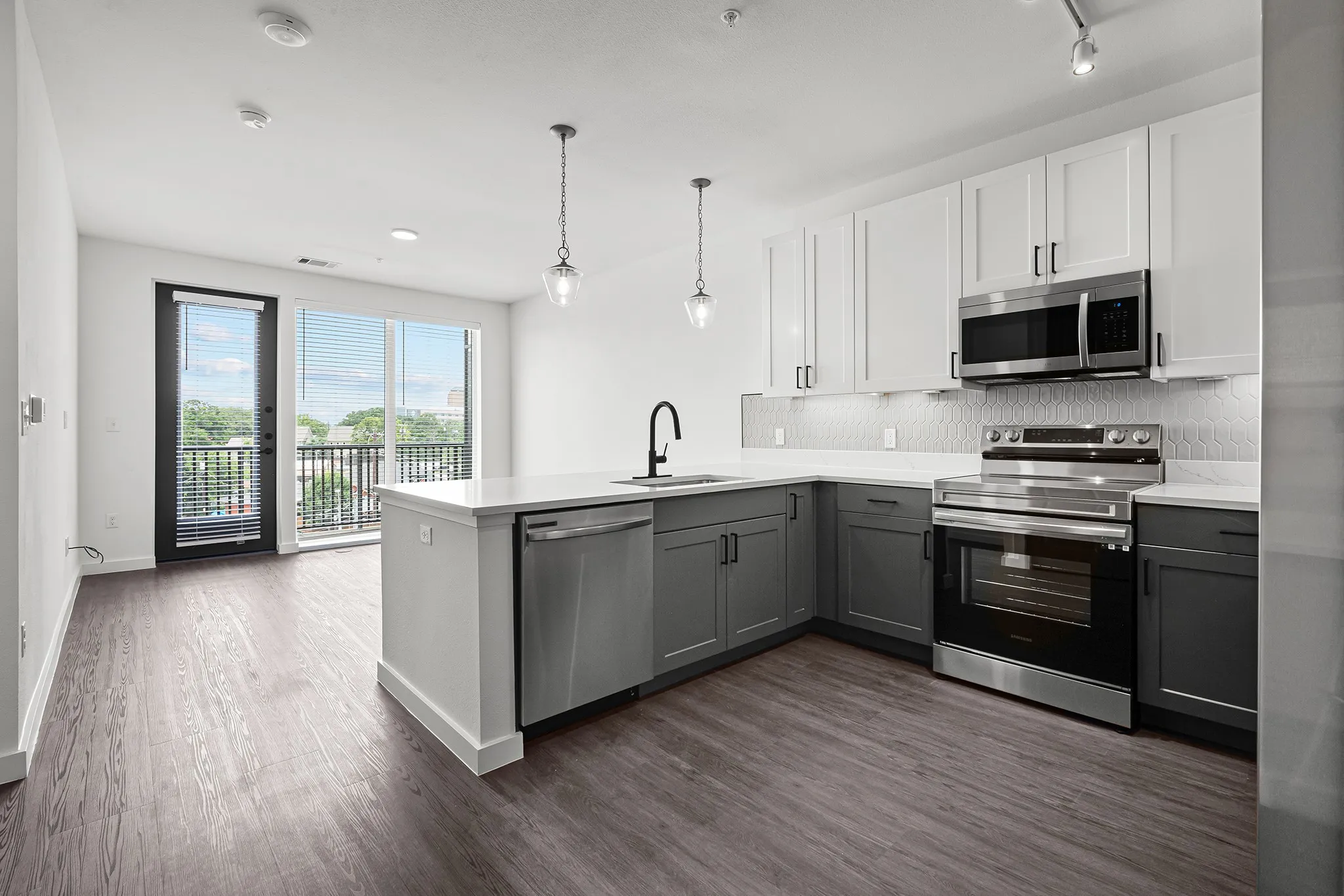 Apartment For Rent in Dallas County , 1100 N Zang Boulevard 316, Dallas, Texas 75203, 1 Bedroom, 1 Bathroom, Garage spaces, 536 Sqft, built in 2023, mls#21378858, Real Estate Agent in Dallas, Homes For Rent in Dallas county, Homes For Rent in Dallas, Realtor in Dallas Texas, Real Estate Brokerage Independent Realty Texas, Luminita Cordes Realtor