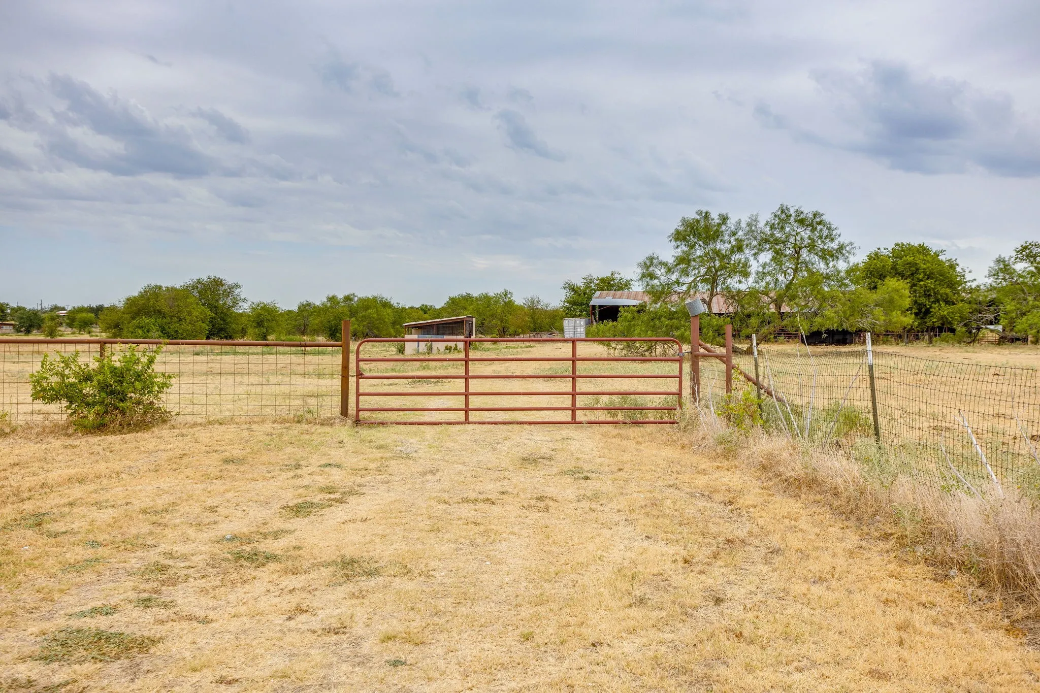 Single Family Residence For Sale in Johnson County , 7500 County Road 912, Joshua, Texas 76058, 3 Bedroom, 1 Bathroom, Garage spaces, 1,844 Sqft, built in 0, mls#21374039, Real Estate Agent in Joshua, Homes For Sale in Johnson county, Homes For Sale in Joshua, Realtor in Joshua Texas, Real Estate Brokerage Independent Realty Texas, Luminita Cordes Realtor
