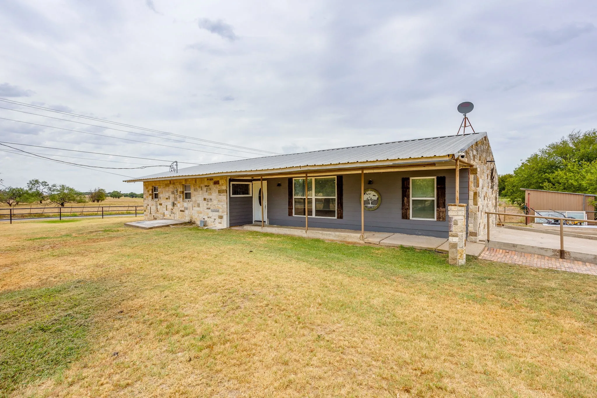 Single Family Residence For Sale in Johnson County , 7500 County Road 912, Joshua, Texas 76058, 3 Bedroom, 1 Bathroom, Garage spaces, 1,844 Sqft, built in 0, mls#21374039, Real Estate Agent in Joshua, Homes For Sale in Johnson county, Homes For Sale in Joshua, Realtor in Joshua Texas, Real Estate Brokerage Independent Realty Texas, Luminita Cordes Realtor