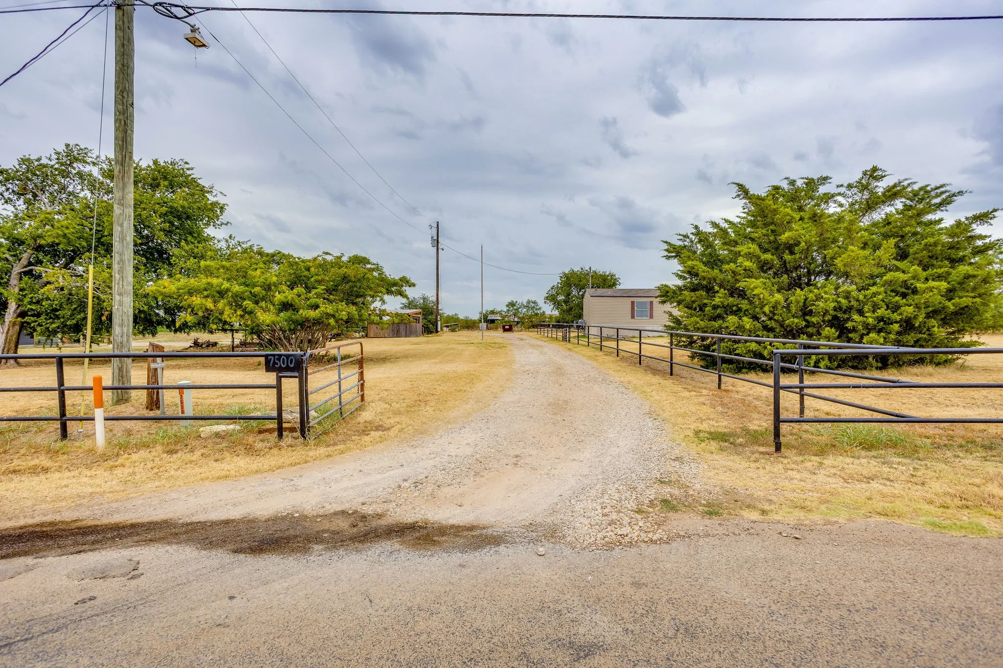 Single Family Residence For Sale in Johnson County , 7500 County Road 912, Joshua, Texas 76058, 3 Bedroom, 1 Bathroom, Garage spaces, 1,844 Sqft, built in 0, mls#21374039, Real Estate Agent in Joshua, Homes For Sale in Johnson county, Homes For Sale in Joshua, Realtor in Joshua Texas, Real Estate Brokerage Independent Realty Texas, Luminita Cordes Realtor