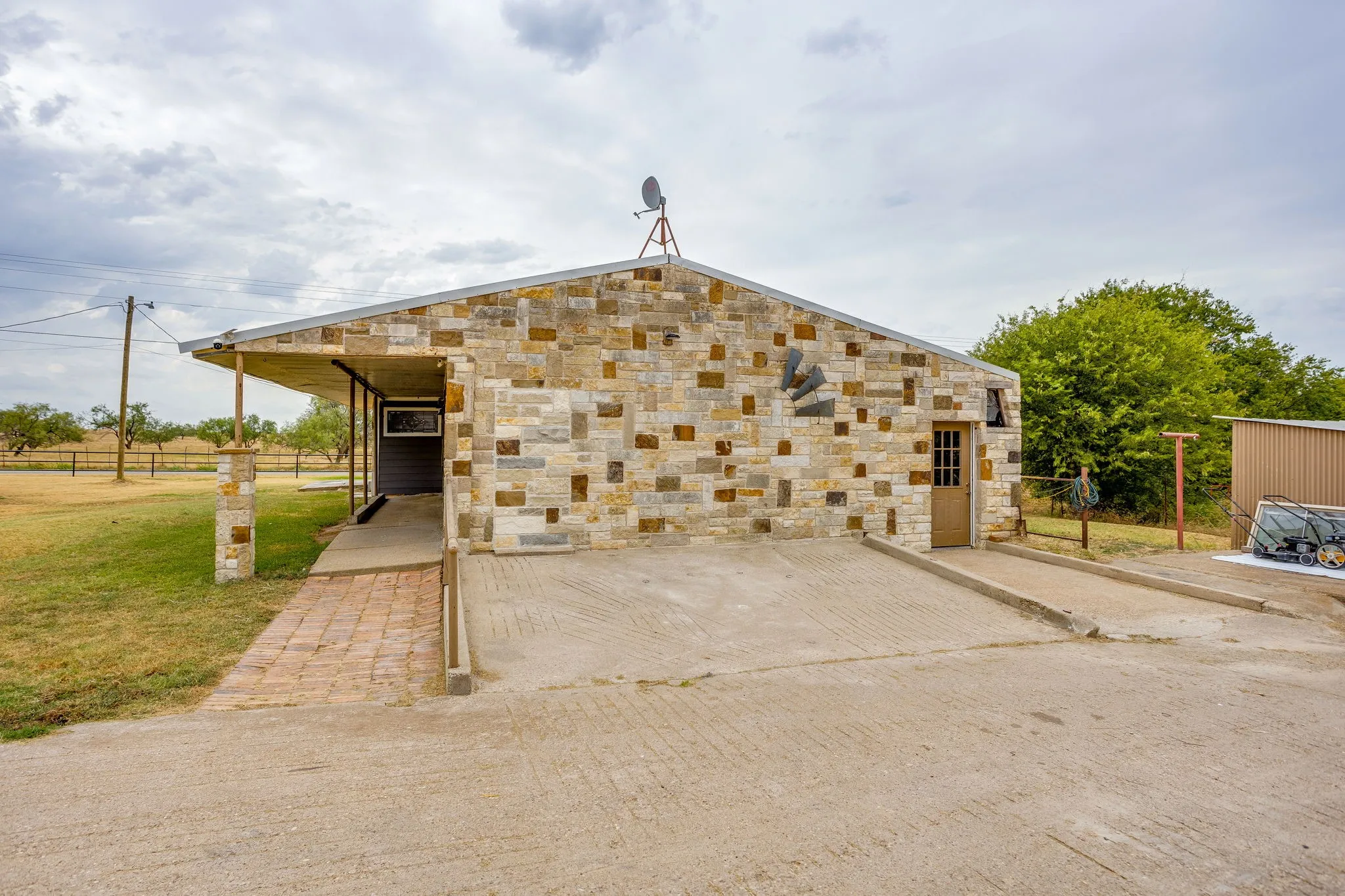Single Family Residence For Sale in Johnson County , 7500 County Road 912, Joshua, Texas 76058, 3 Bedroom, 1 Bathroom, Garage spaces, 1,844 Sqft, built in 0, mls#21374039, Real Estate Agent in Joshua, Homes For Sale in Johnson county, Homes For Sale in Joshua, Realtor in Joshua Texas, Real Estate Brokerage Independent Realty Texas, Luminita Cordes Realtor
