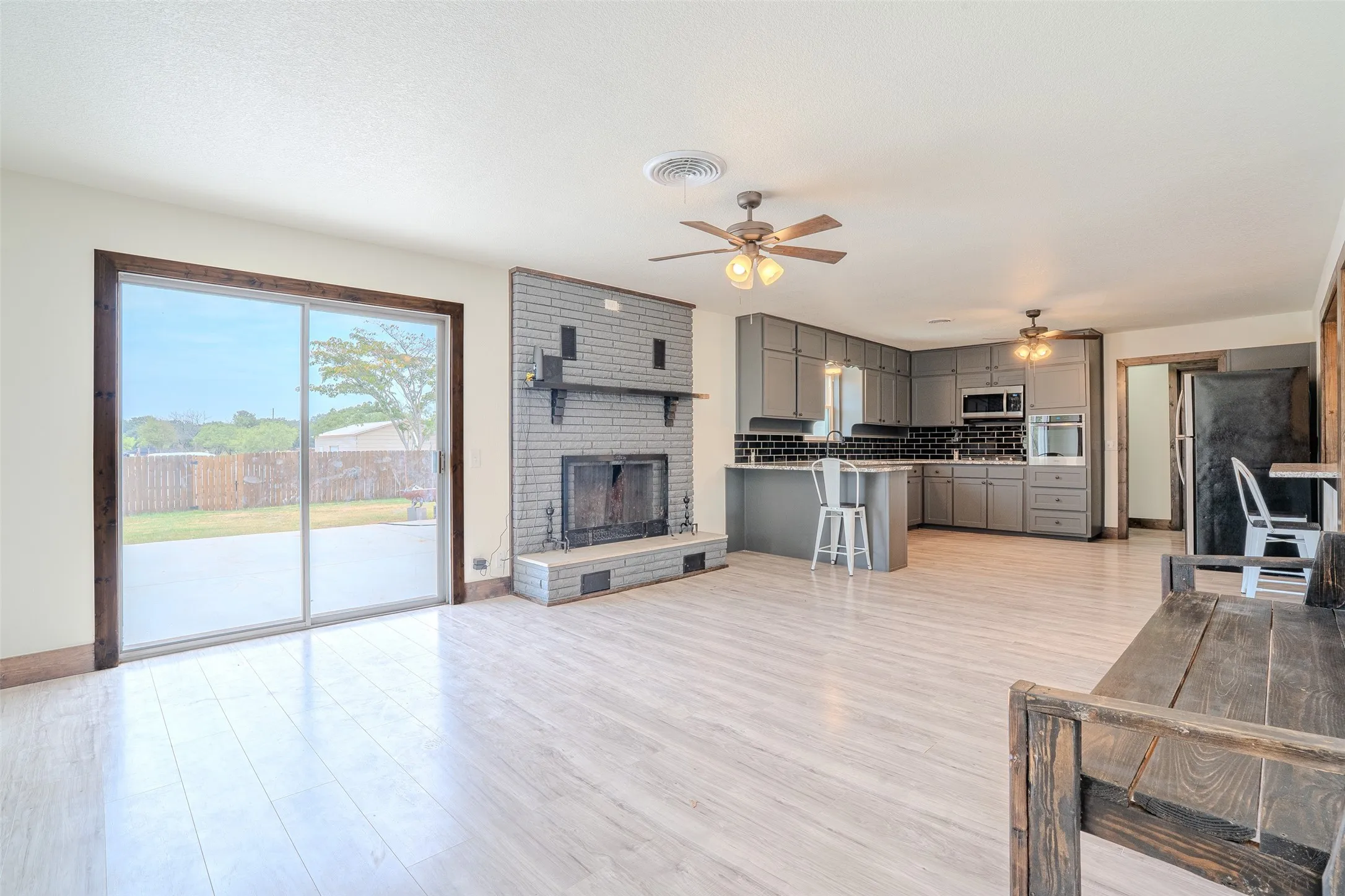 Single Family Residence For Sale in Hood County , 2212 Acton Highway, Granbury, Texas 76049, 4 Bedroom, 2 Bathroom, 2 Garage spaces, 1,824 Sqft, built in 1964, mls#21378865, Real Estate Agent in Granbury, Homes For Sale in Hood county, Homes For Sale in Granbury, Realtor in Granbury Texas, Real Estate Brokerage Independent Realty Texas, Luminita Cordes Realtor
