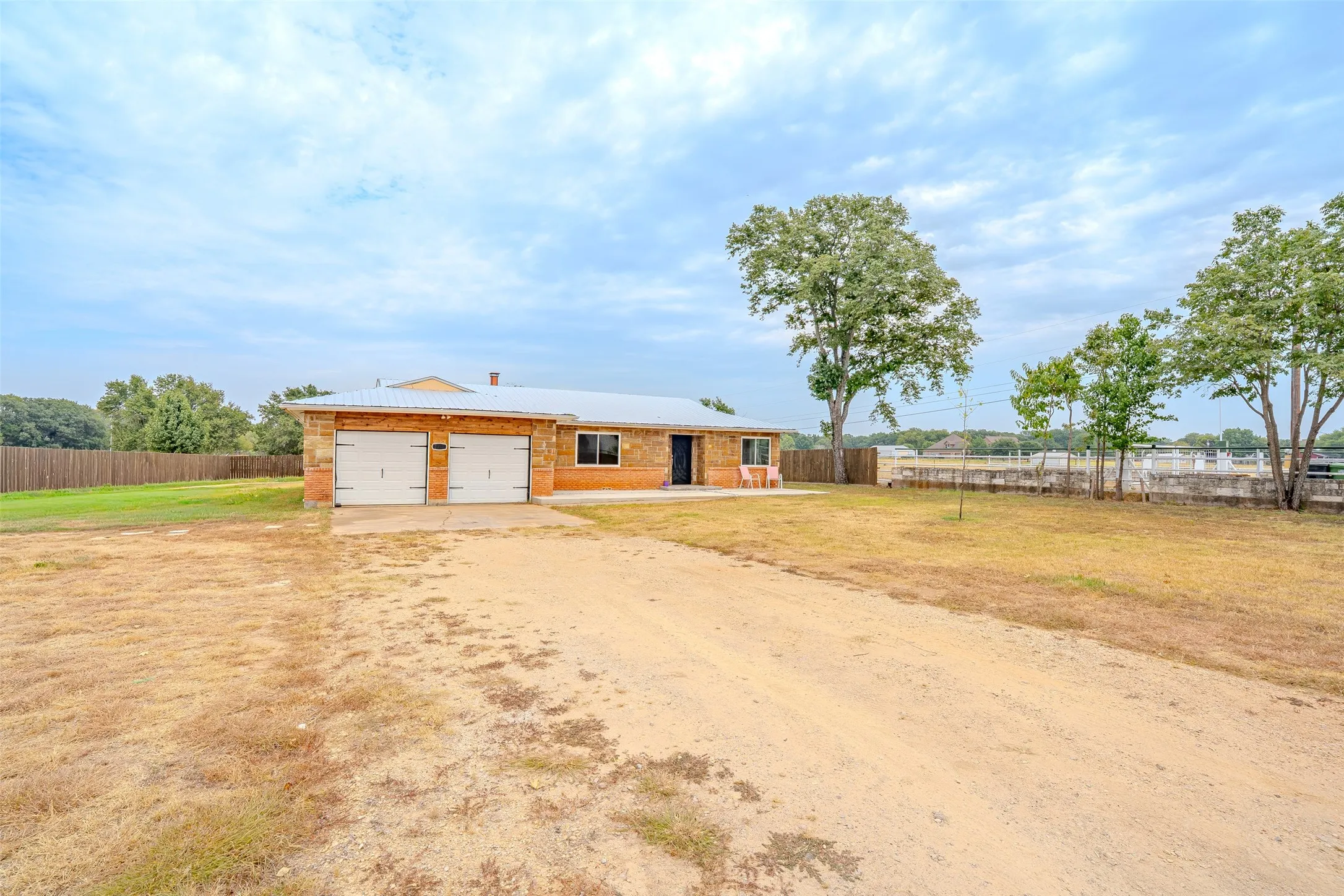 Single Family Residence For Sale in Hood County , 2212 Acton Highway, Granbury, Texas 76049, 4 Bedroom, 2 Bathroom, 2 Garage spaces, 1,824 Sqft, built in 1964, mls#21378865, Real Estate Agent in Granbury, Homes For Sale in Hood county, Homes For Sale in Granbury, Realtor in Granbury Texas, Real Estate Brokerage Independent Realty Texas, Luminita Cordes Realtor