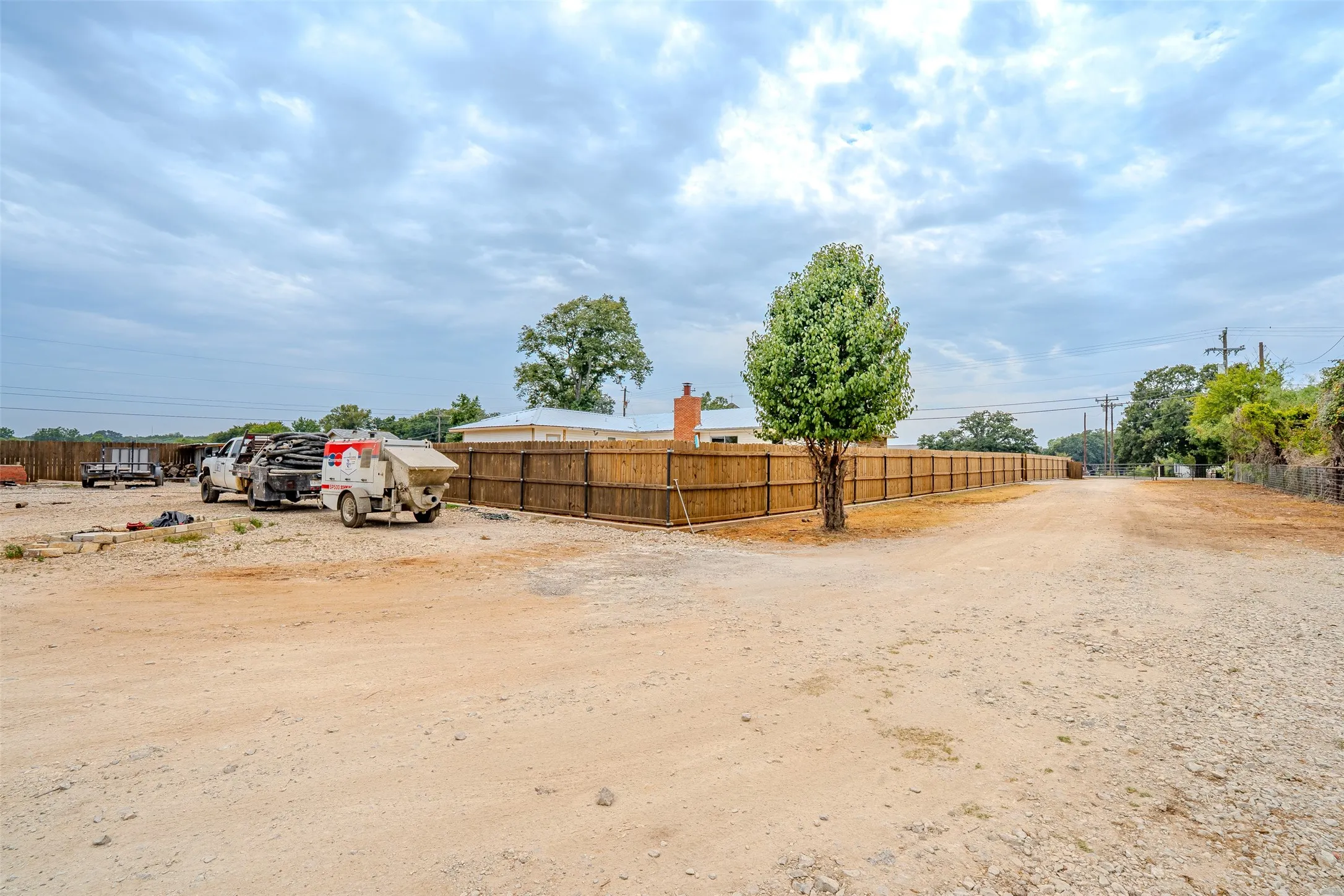 Separate entrance to the shop and 1 acre pasture