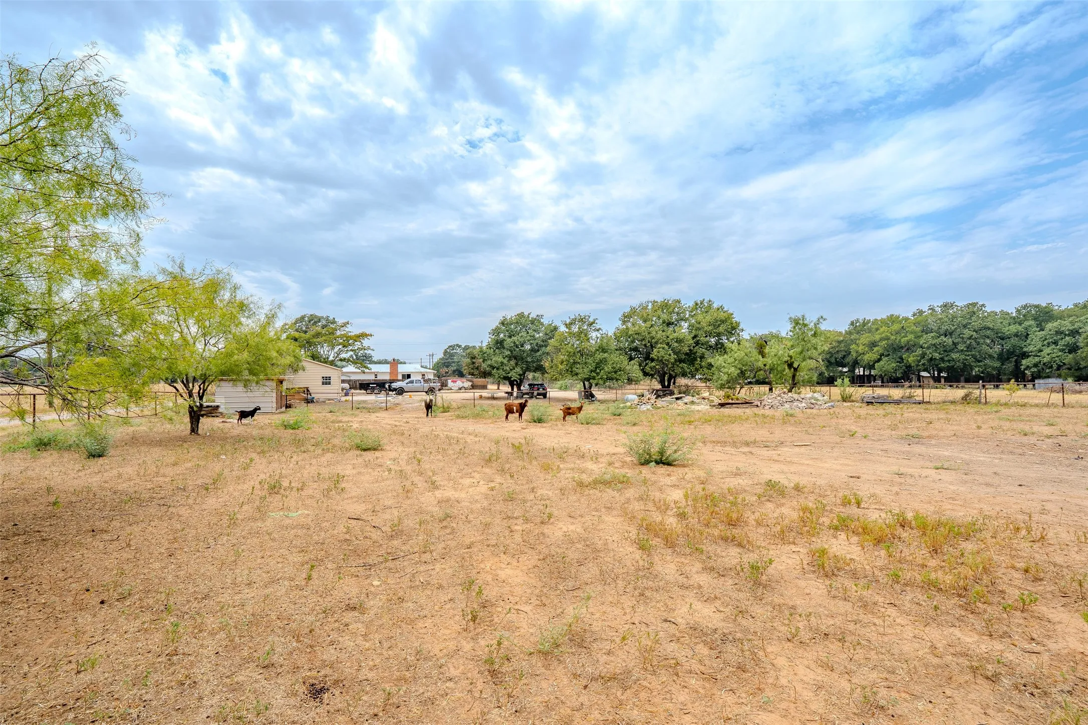Single Family Residence For Sale in Hood County , 2212 Acton Highway, Granbury, Texas 76049, 4 Bedroom, 2 Bathroom, 2 Garage spaces, 1,824 Sqft, built in 1964, mls#21378865, Real Estate Agent in Granbury, Homes For Sale in Hood county, Homes For Sale in Granbury, Realtor in Granbury Texas, Real Estate Brokerage Independent Realty Texas, Luminita Cordes Realtor