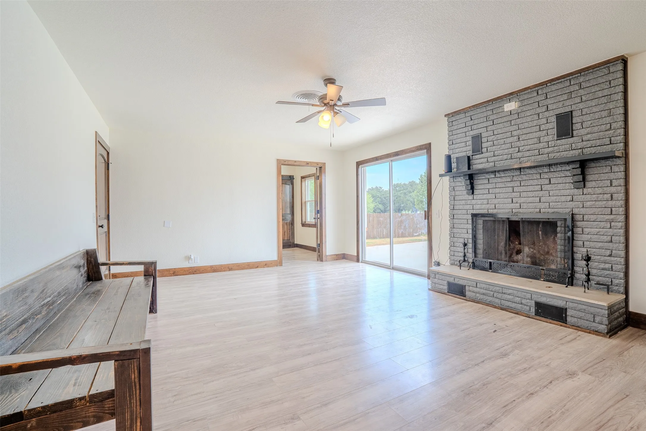 Single Family Residence For Sale in Hood County , 2212 Acton Highway, Granbury, Texas 76049, 4 Bedroom, 2 Bathroom, 2 Garage spaces, 1,824 Sqft, built in 1964, mls#21378865, Real Estate Agent in Granbury, Homes For Sale in Hood county, Homes For Sale in Granbury, Realtor in Granbury Texas, Real Estate Brokerage Independent Realty Texas, Luminita Cordes Realtor