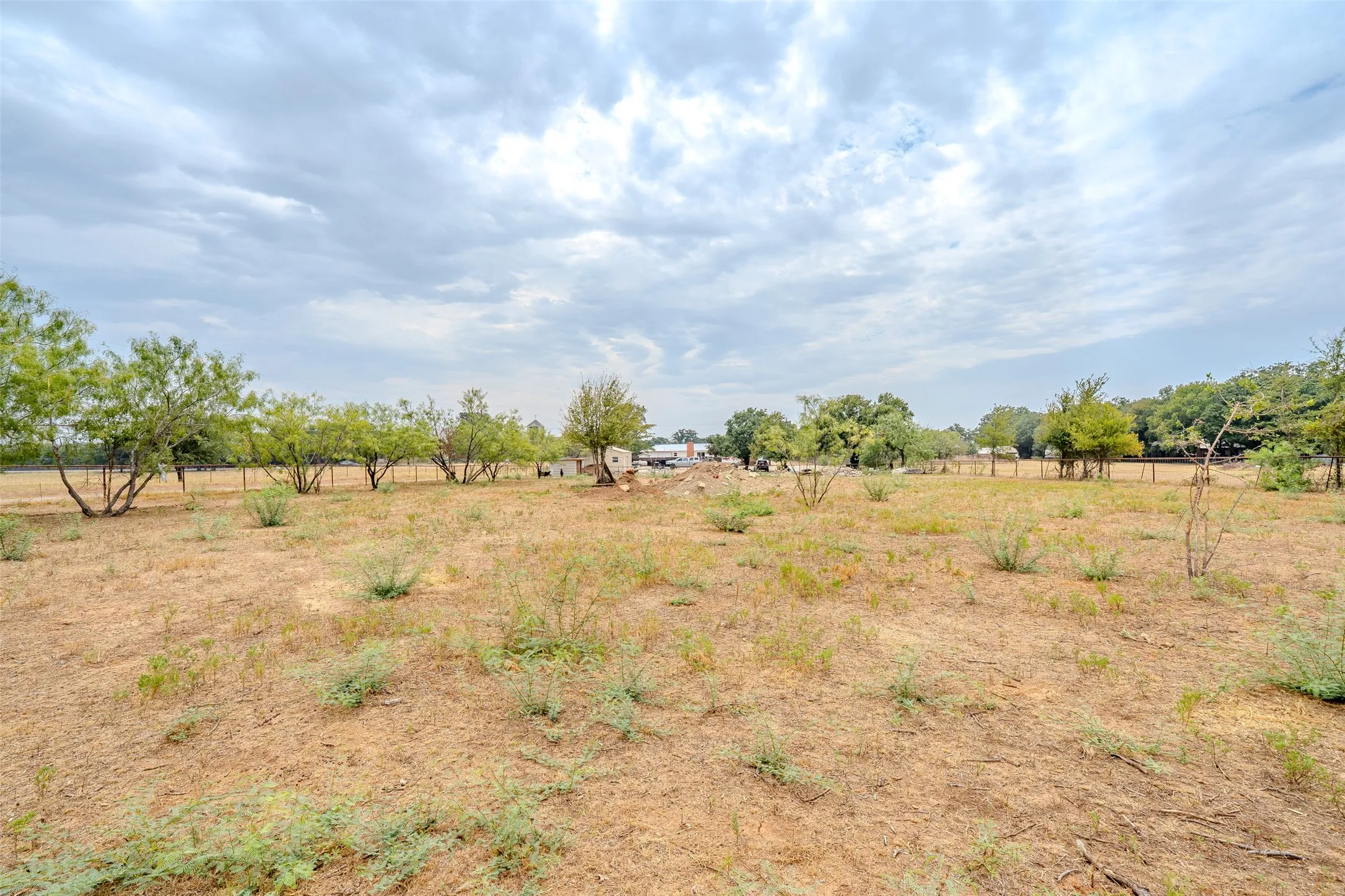 Single Family Residence For Sale in Hood County , 2212 Acton Highway, Granbury, Texas 76049, 4 Bedroom, 2 Bathroom, 2 Garage spaces, 1,824 Sqft, built in 1964, mls#21378865, Real Estate Agent in Granbury, Homes For Sale in Hood county, Homes For Sale in Granbury, Realtor in Granbury Texas, Real Estate Brokerage Independent Realty Texas, Luminita Cordes Realtor