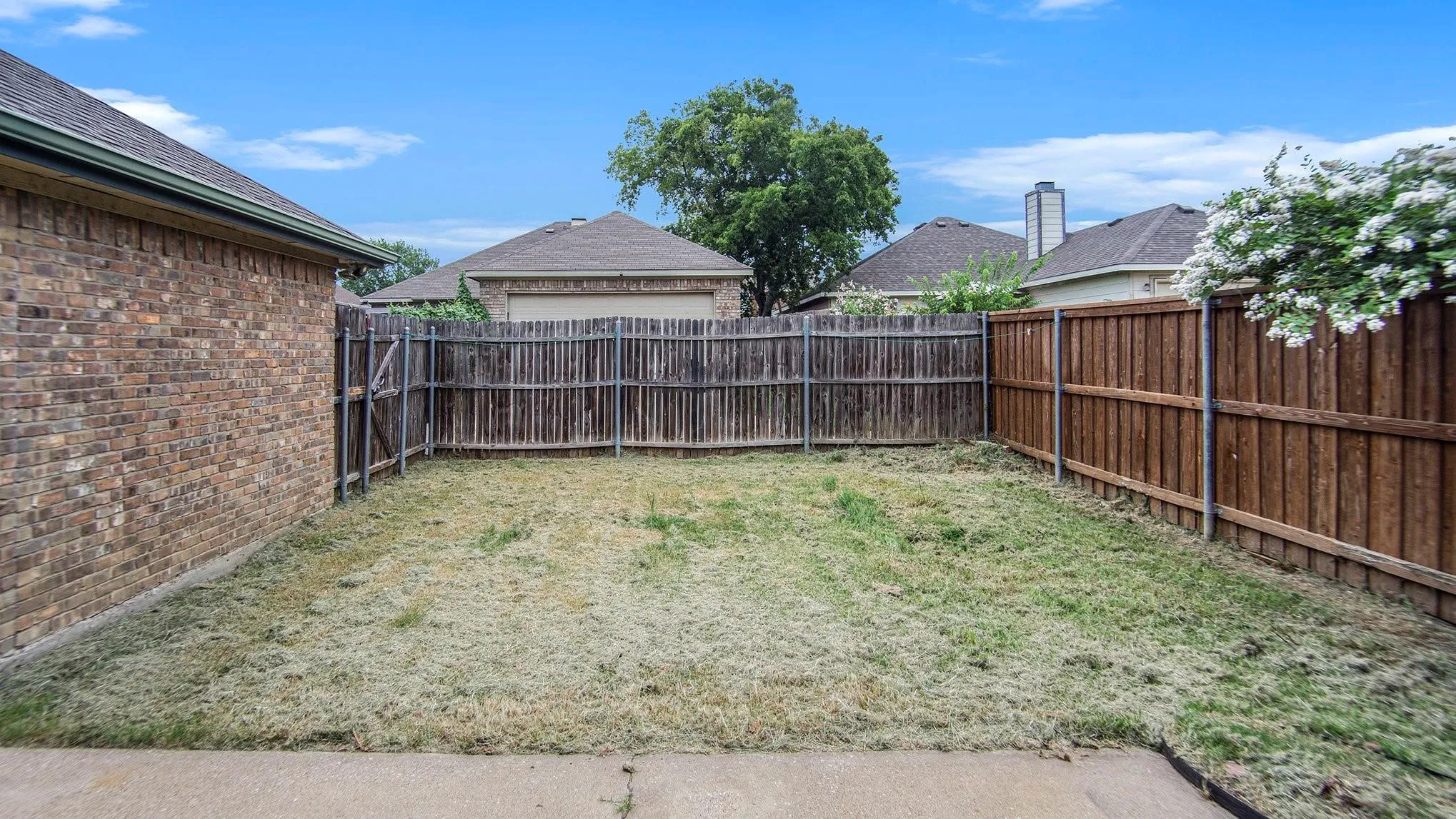 Single Family Residence For Rent in Tarrant County , 6908 Bentley Avenue, Fort Worth, Texas 76137, 3 Bedroom, 2 Bathroom, 2 Garage spaces, 1,529 Sqft, built in 1988, mls#21378868, Real Estate Agent in Fort Worth, Homes For Rent in Tarrant county, Homes For Rent in Fort Worth, Realtor in Fort Worth Texas, Real Estate Brokerage Independent Realty Texas, Luminita Cordes Realtor