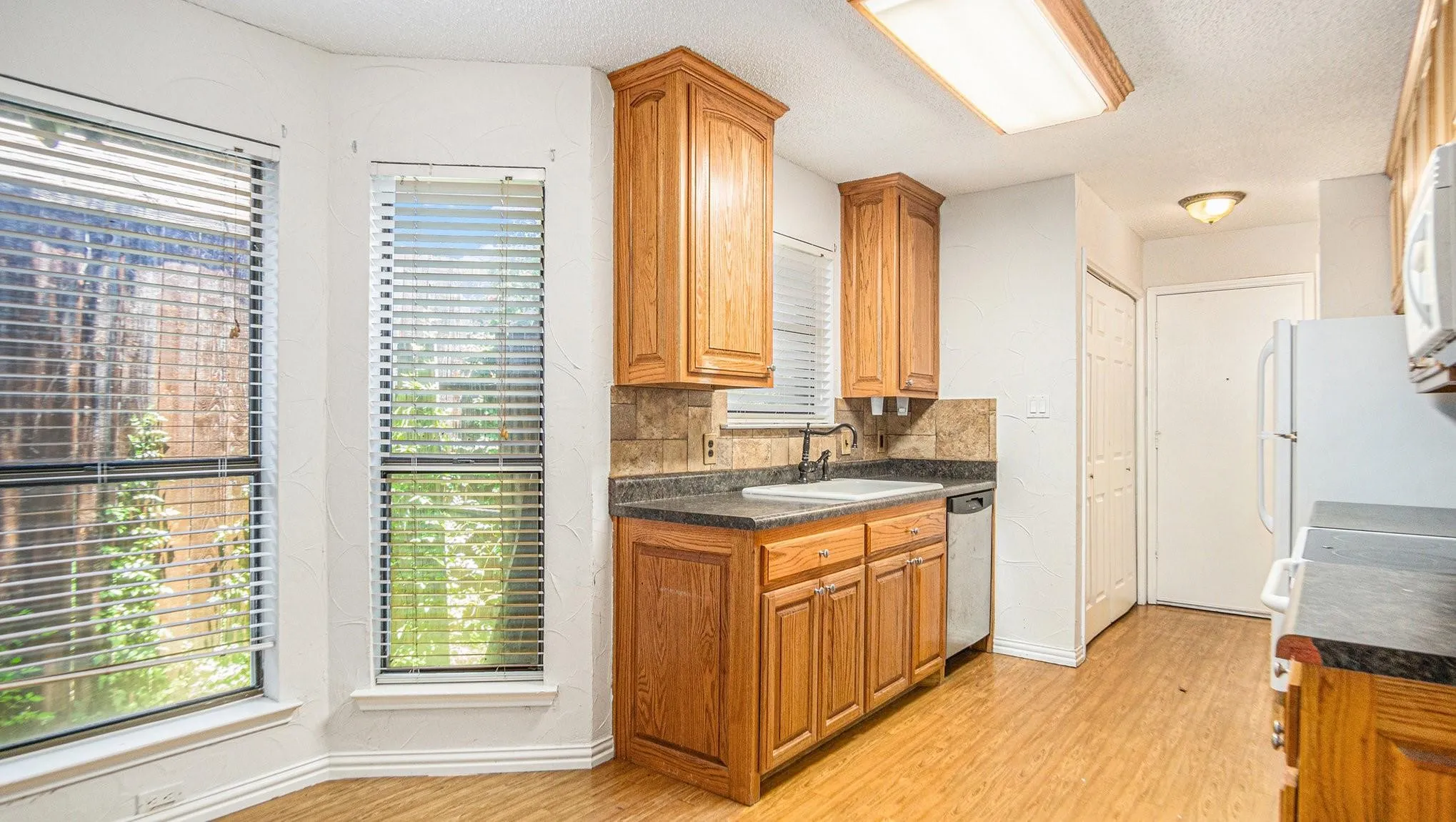 Single Family Residence For Rent in Tarrant County , 6908 Bentley Avenue, Fort Worth, Texas 76137, 3 Bedroom, 2 Bathroom, 2 Garage spaces, 1,529 Sqft, built in 1988, mls#21378868, Real Estate Agent in Fort Worth, Homes For Rent in Tarrant county, Homes For Rent in Fort Worth, Realtor in Fort Worth Texas, Real Estate Brokerage Independent Realty Texas, Luminita Cordes Realtor