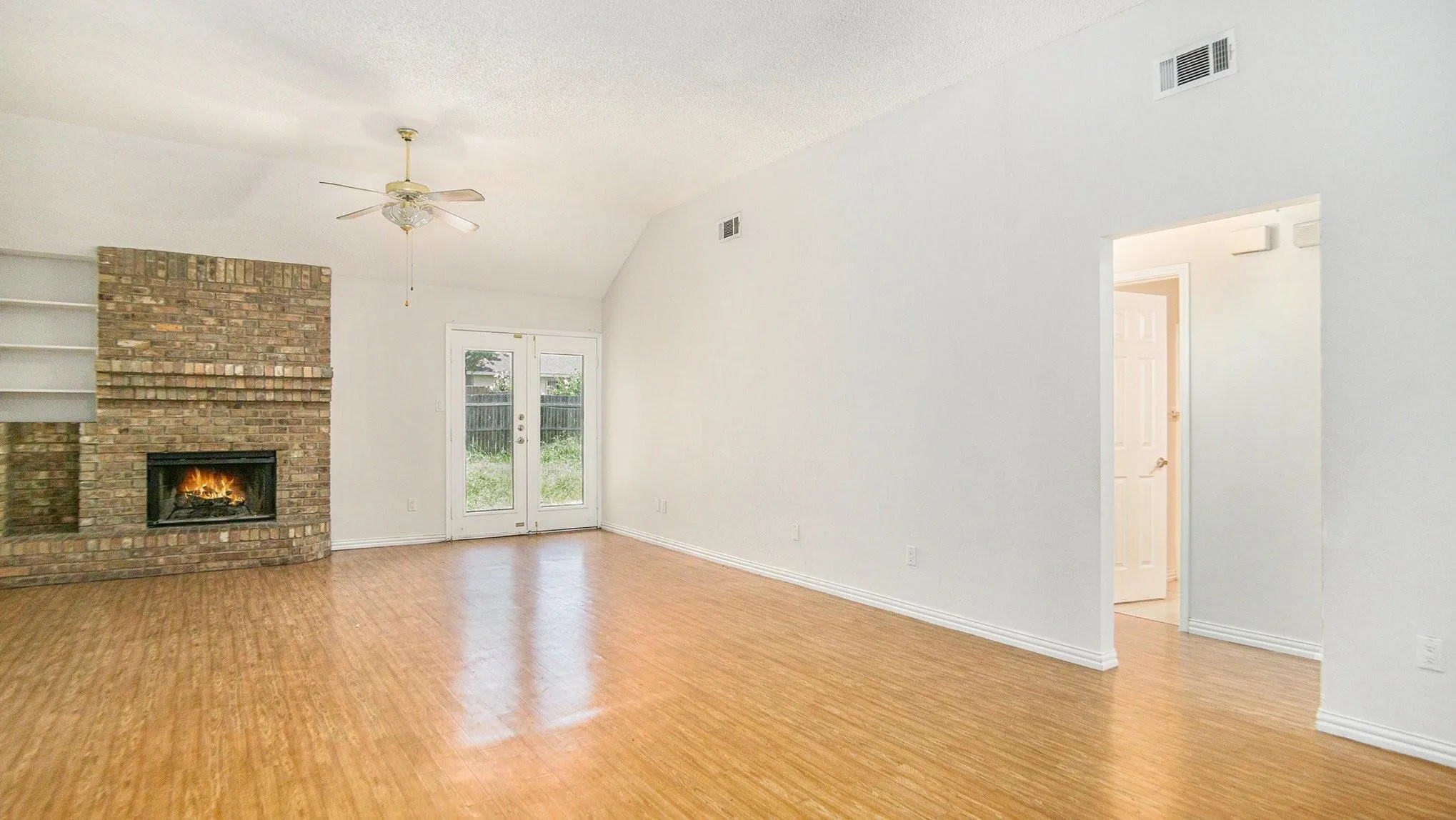 Single Family Residence For Rent in Tarrant County , 6908 Bentley Avenue, Fort Worth, Texas 76137, 3 Bedroom, 2 Bathroom, 2 Garage spaces, 1,529 Sqft, built in 1988, mls#21378868, Real Estate Agent in Fort Worth, Homes For Rent in Tarrant county, Homes For Rent in Fort Worth, Realtor in Fort Worth Texas, Real Estate Brokerage Independent Realty Texas, Luminita Cordes Realtor