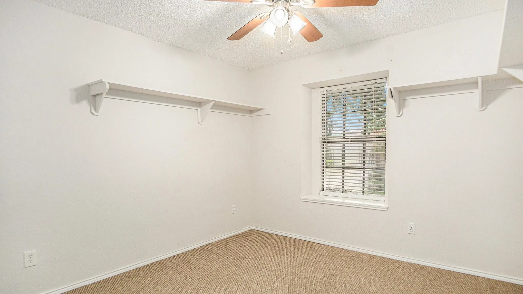 Single Family Residence For Rent in Tarrant County , 6908 Bentley Avenue, Fort Worth, Texas 76137, 3 Bedroom, 2 Bathroom, 2 Garage spaces, 1,529 Sqft, built in 1988, mls#21378868, Real Estate Agent in Fort Worth, Homes For Rent in Tarrant county, Homes For Rent in Fort Worth, Realtor in Fort Worth Texas, Real Estate Brokerage Independent Realty Texas, Luminita Cordes Realtor