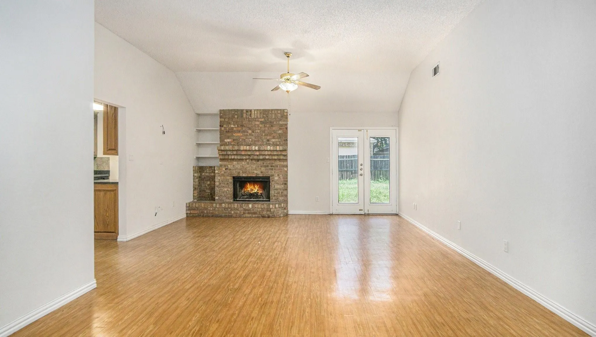 Single Family Residence For Rent in Tarrant County , 6908 Bentley Avenue, Fort Worth, Texas 76137, 3 Bedroom, 2 Bathroom, 2 Garage spaces, 1,529 Sqft, built in 1988, mls#21378868, Real Estate Agent in Fort Worth, Homes For Rent in Tarrant county, Homes For Rent in Fort Worth, Realtor in Fort Worth Texas, Real Estate Brokerage Independent Realty Texas, Luminita Cordes Realtor