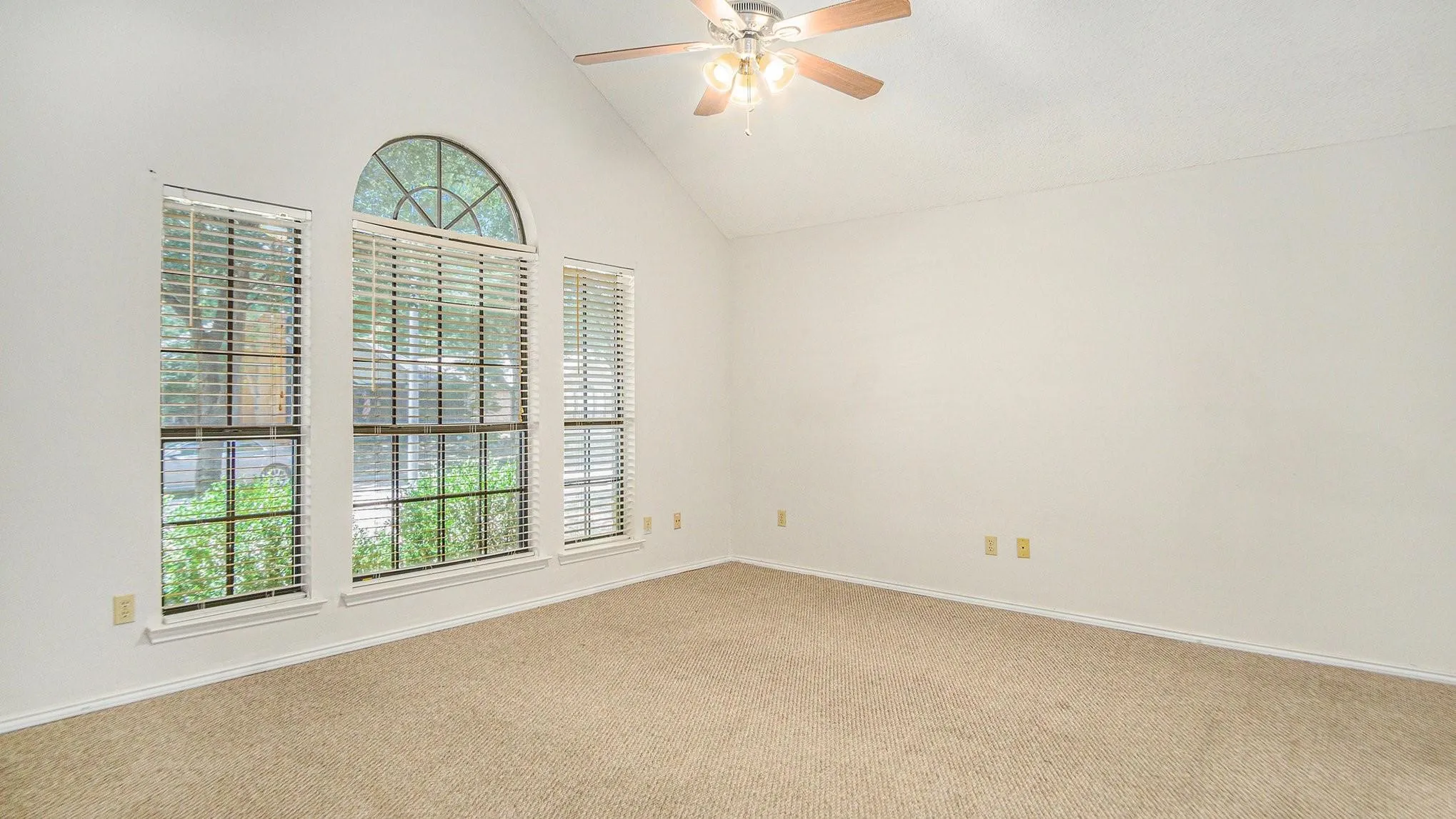 Single Family Residence For Rent in Tarrant County , 6908 Bentley Avenue, Fort Worth, Texas 76137, 3 Bedroom, 2 Bathroom, 2 Garage spaces, 1,529 Sqft, built in 1988, mls#21378868, Real Estate Agent in Fort Worth, Homes For Rent in Tarrant county, Homes For Rent in Fort Worth, Realtor in Fort Worth Texas, Real Estate Brokerage Independent Realty Texas, Luminita Cordes Realtor