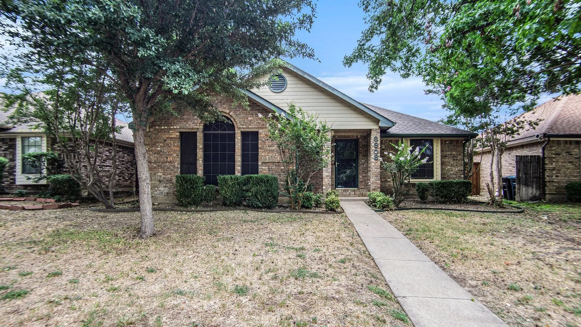 Single Family Residence For Rent in Tarrant County , 6908 Bentley Avenue, Fort Worth, Texas 76137, 3 Bedroom, 2 Bathroom, 2 Garage spaces, 1,529 Sqft, built in 1988, mls#21378868, Real Estate Agent in Fort Worth, Homes For Rent in Tarrant county, Homes For Rent in Fort Worth, Realtor in Fort Worth Texas, Real Estate Brokerage Independent Realty Texas, Luminita Cordes Realtor