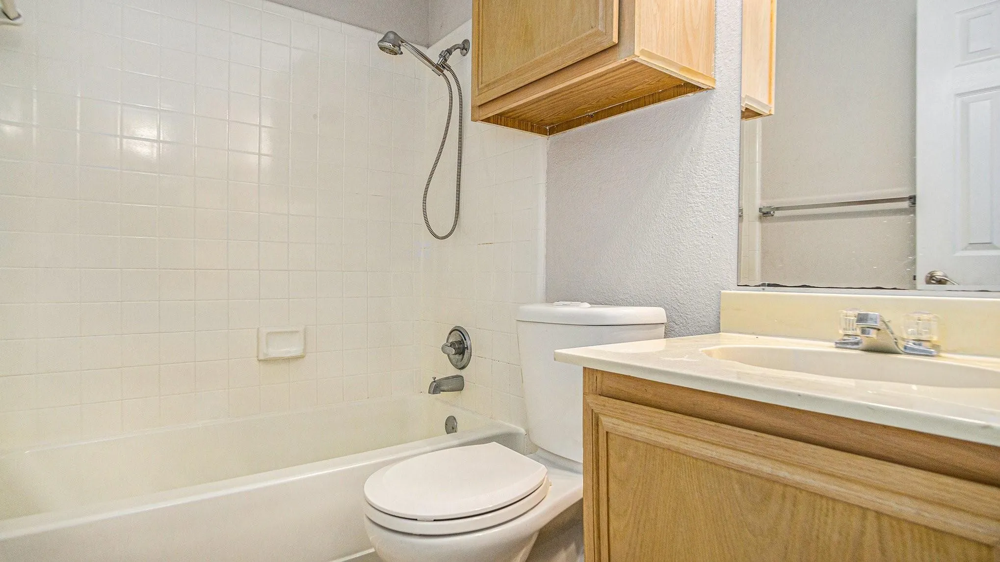 Single Family Residence For Rent in Tarrant County , 6908 Bentley Avenue, Fort Worth, Texas 76137, 3 Bedroom, 2 Bathroom, 2 Garage spaces, 1,529 Sqft, built in 1988, mls#21378868, Real Estate Agent in Fort Worth, Homes For Rent in Tarrant county, Homes For Rent in Fort Worth, Realtor in Fort Worth Texas, Real Estate Brokerage Independent Realty Texas, Luminita Cordes Realtor