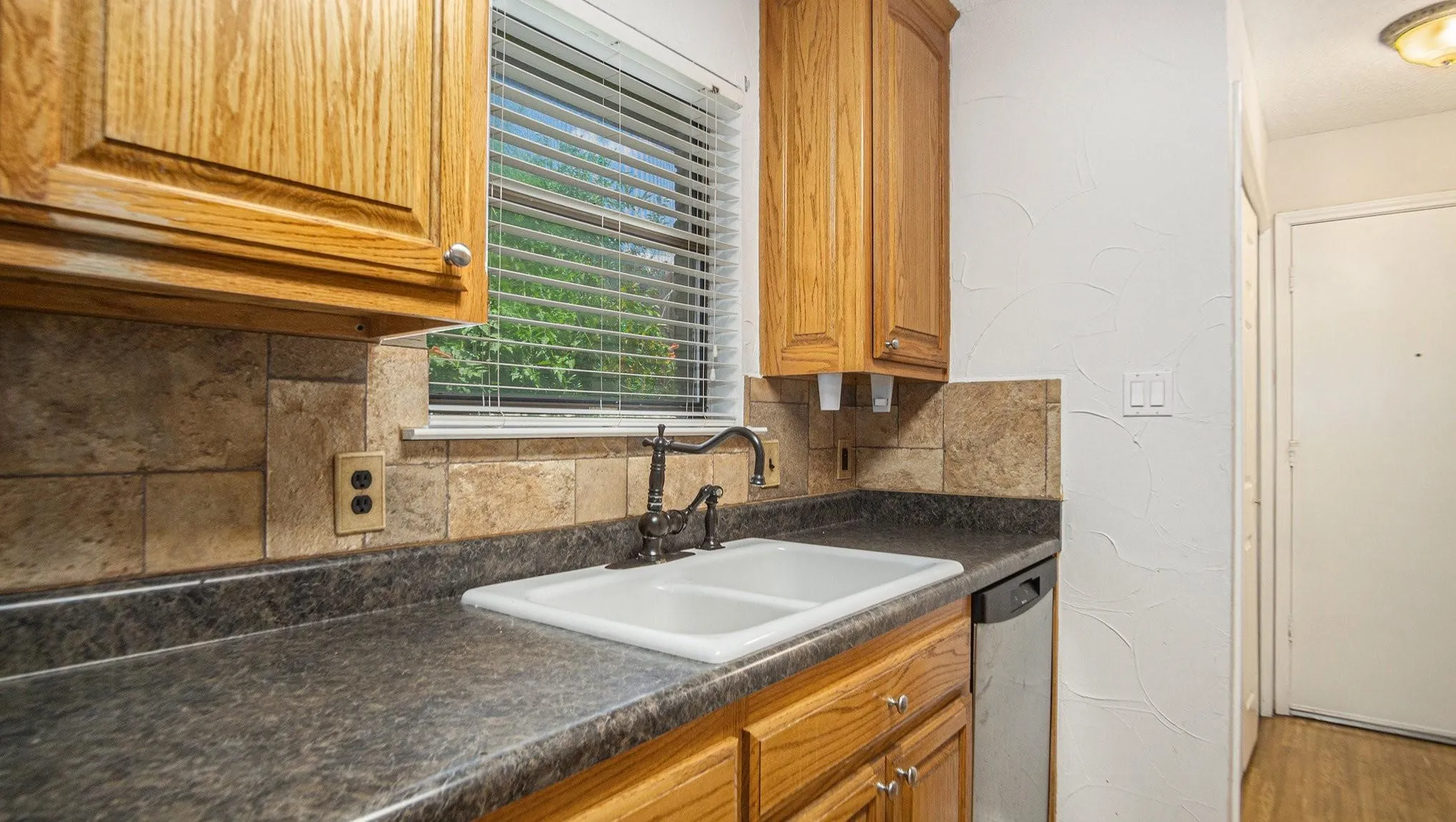 Single Family Residence For Rent in Tarrant County , 6908 Bentley Avenue, Fort Worth, Texas 76137, 3 Bedroom, 2 Bathroom, 2 Garage spaces, 1,529 Sqft, built in 1988, mls#21378868, Real Estate Agent in Fort Worth, Homes For Rent in Tarrant county, Homes For Rent in Fort Worth, Realtor in Fort Worth Texas, Real Estate Brokerage Independent Realty Texas, Luminita Cordes Realtor