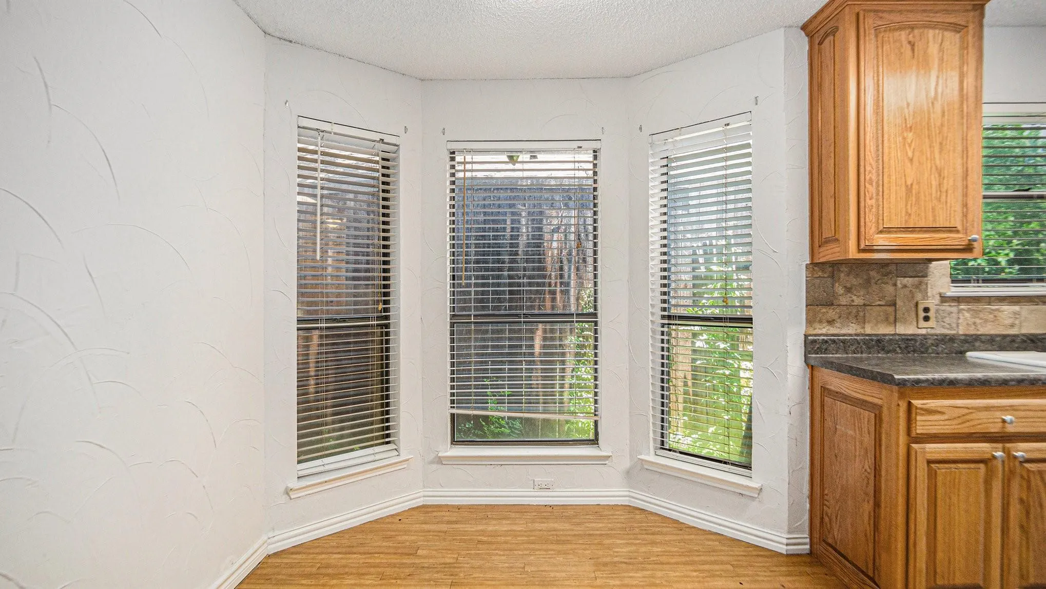 Single Family Residence For Rent in Tarrant County , 6908 Bentley Avenue, Fort Worth, Texas 76137, 3 Bedroom, 2 Bathroom, 2 Garage spaces, 1,529 Sqft, built in 1988, mls#21378868, Real Estate Agent in Fort Worth, Homes For Rent in Tarrant county, Homes For Rent in Fort Worth, Realtor in Fort Worth Texas, Real Estate Brokerage Independent Realty Texas, Luminita Cordes Realtor