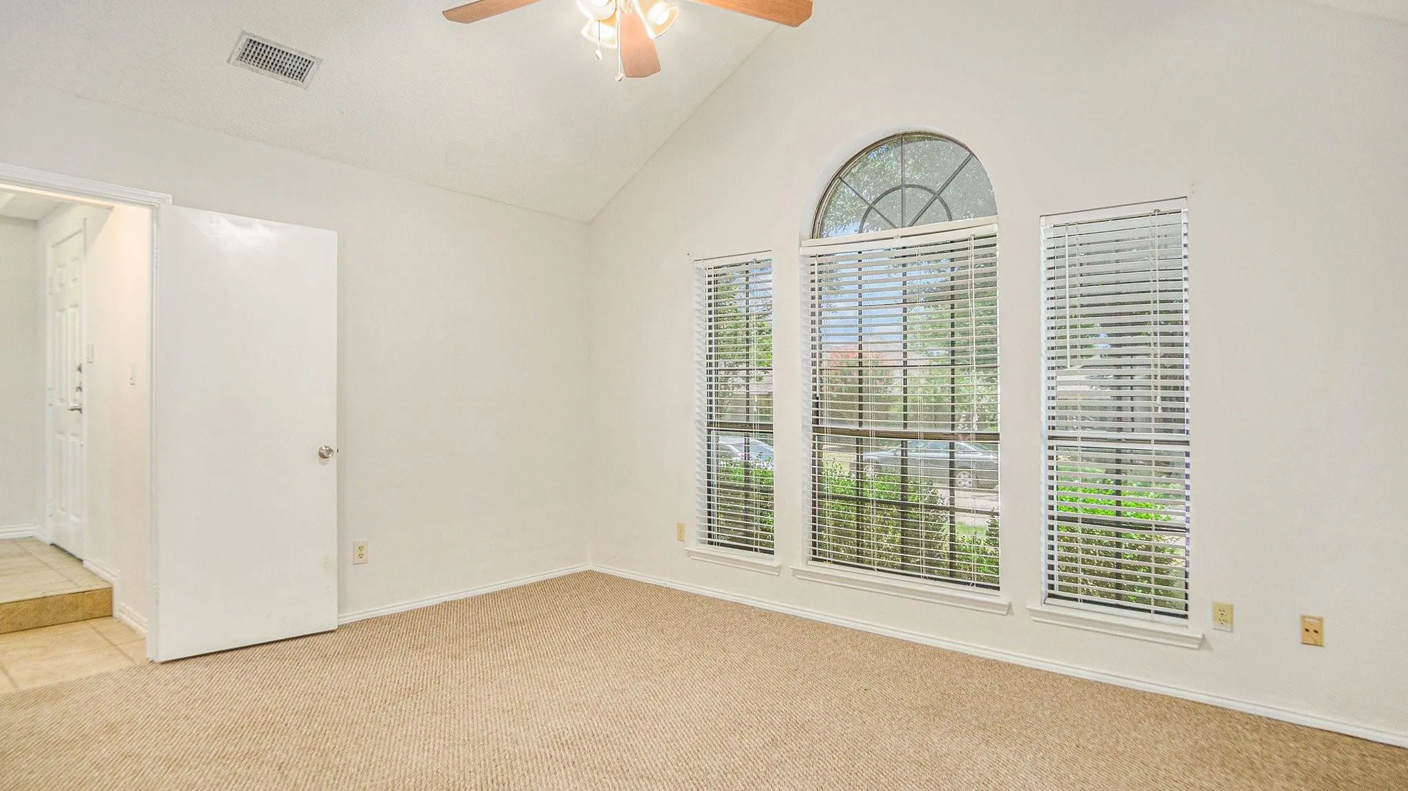 Single Family Residence For Rent in Tarrant County , 6908 Bentley Avenue, Fort Worth, Texas 76137, 3 Bedroom, 2 Bathroom, 2 Garage spaces, 1,529 Sqft, built in 1988, mls#21378868, Real Estate Agent in Fort Worth, Homes For Rent in Tarrant county, Homes For Rent in Fort Worth, Realtor in Fort Worth Texas, Real Estate Brokerage Independent Realty Texas, Luminita Cordes Realtor