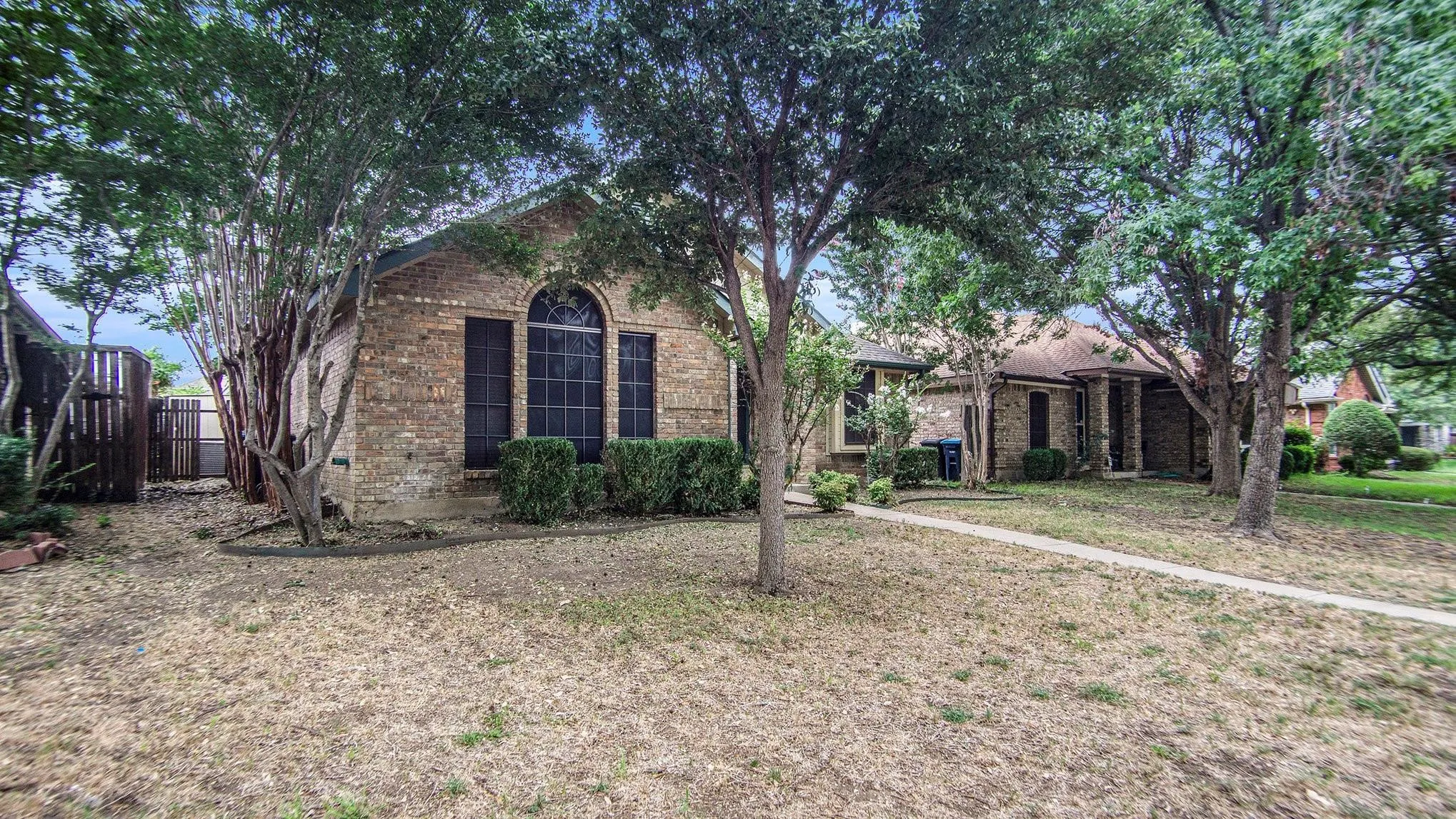 Single Family Residence For Rent in Tarrant County , 6908 Bentley Avenue, Fort Worth, Texas 76137, 3 Bedroom, 2 Bathroom, 2 Garage spaces, 1,529 Sqft, built in 1988, mls#21378868, Real Estate Agent in Fort Worth, Homes For Rent in Tarrant county, Homes For Rent in Fort Worth, Realtor in Fort Worth Texas, Real Estate Brokerage Independent Realty Texas, Luminita Cordes Realtor