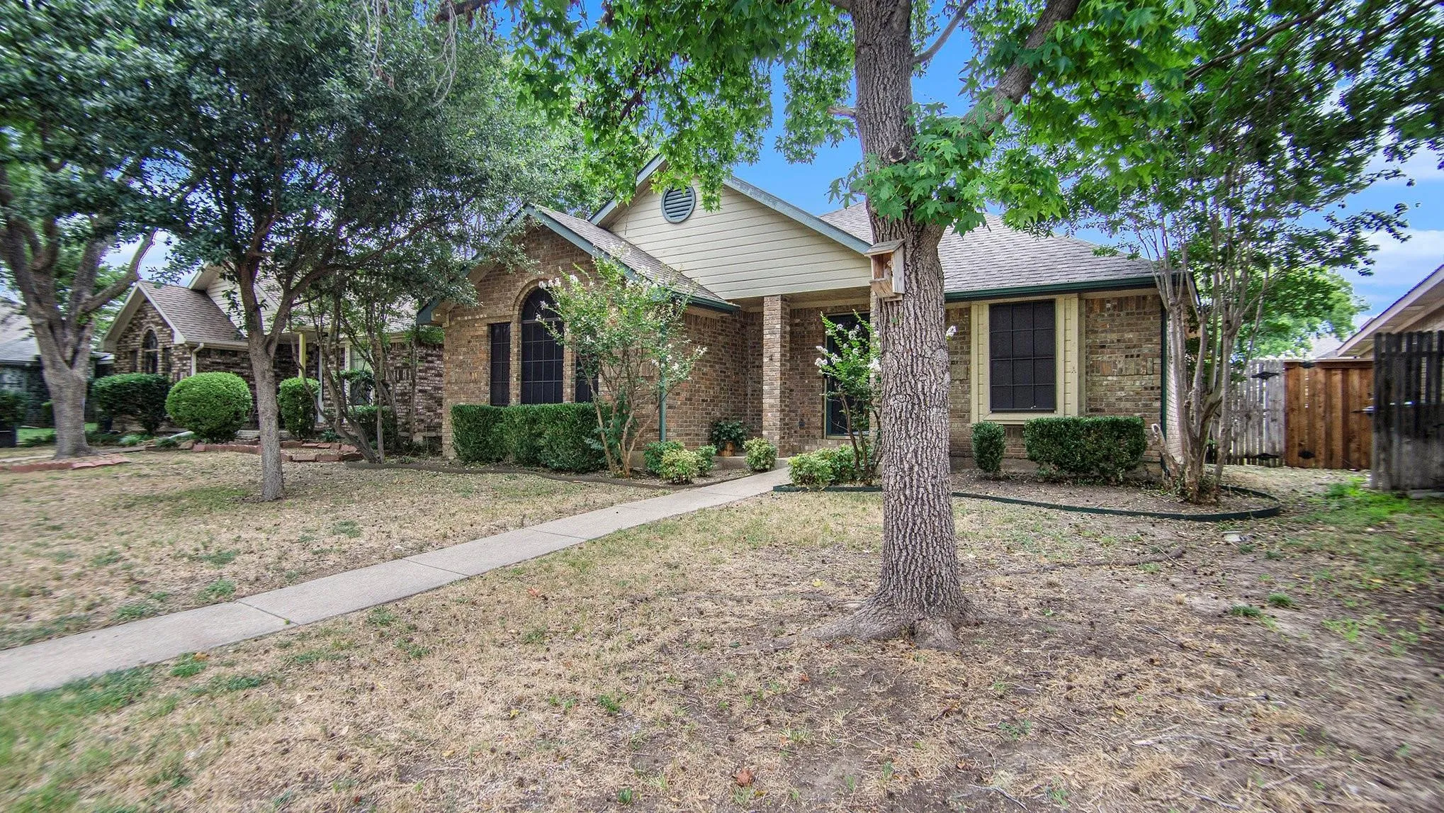 Single Family Residence For Rent in Tarrant County , 6908 Bentley Avenue, Fort Worth, Texas 76137, 3 Bedroom, 2 Bathroom, 2 Garage spaces, 1,529 Sqft, built in 1988, mls#21378868, Real Estate Agent in Fort Worth, Homes For Rent in Tarrant county, Homes For Rent in Fort Worth, Realtor in Fort Worth Texas, Real Estate Brokerage Independent Realty Texas, Luminita Cordes Realtor