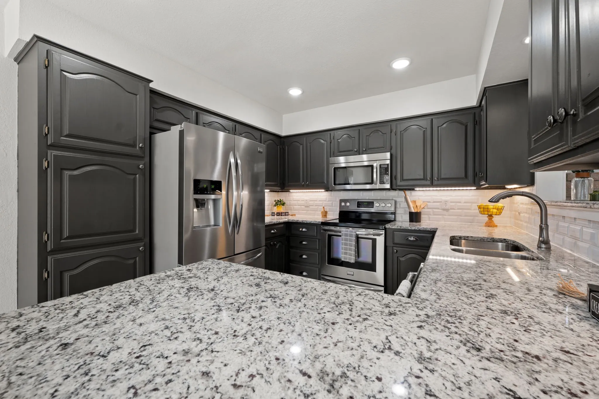 Single Family Residence For Sale in Hunt County , 3111 Bonham Street, Greenville, Texas 75402, 2 Bedroom, 2 Bathroom, 2 Garage spaces, 1,880 Sqft, built in 1989, mls#21377538, Real Estate Agent in Greenville, Homes For Sale in Hunt county, Homes For Sale in Greenville, Realtor in Greenville Texas, Real Estate Brokerage Independent Realty Texas, Luminita Cordes Realtor