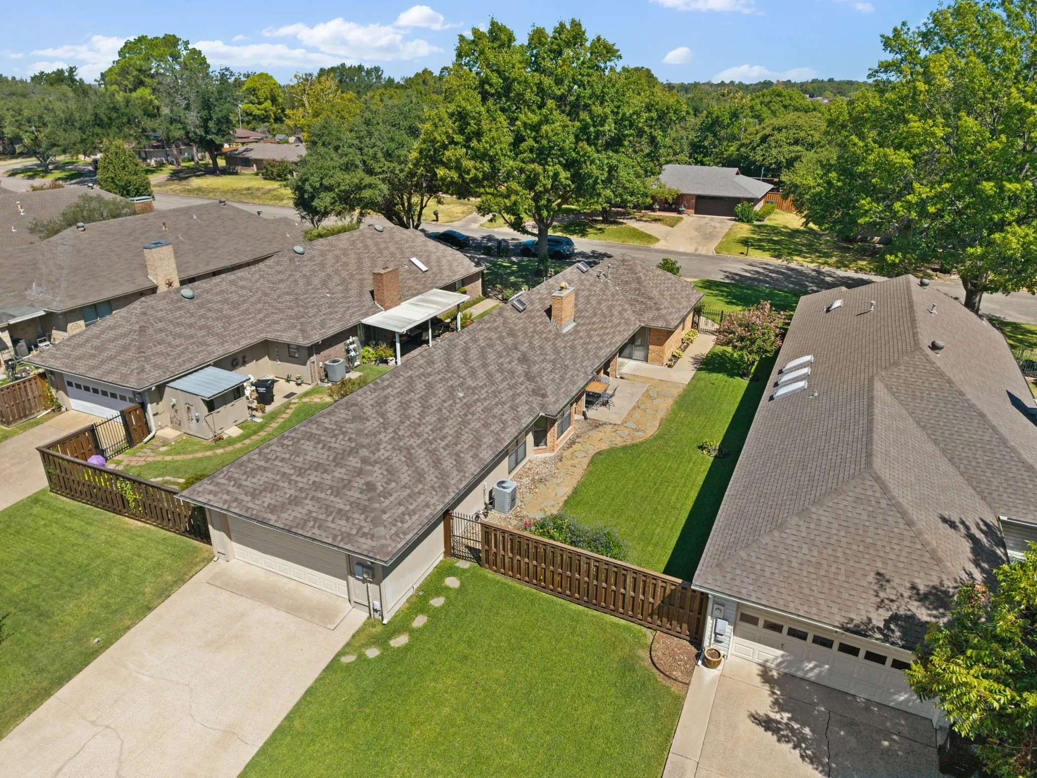 Single Family Residence For Sale in Hunt County , 3111 Bonham Street, Greenville, Texas 75402, 2 Bedroom, 2 Bathroom, 2 Garage spaces, 1,880 Sqft, built in 1989, mls#21377538, Real Estate Agent in Greenville, Homes For Sale in Hunt county, Homes For Sale in Greenville, Realtor in Greenville Texas, Real Estate Brokerage Independent Realty Texas, Luminita Cordes Realtor