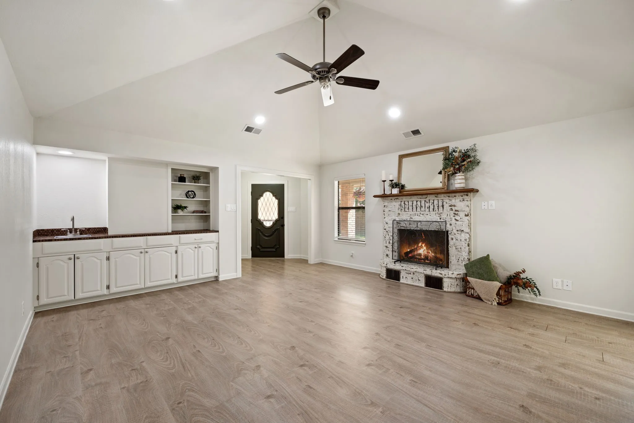 Single Family Residence For Sale in Hunt County , 3111 Bonham Street, Greenville, Texas 75402, 2 Bedroom, 2 Bathroom, 2 Garage spaces, 1,880 Sqft, built in 1989, mls#21377538, Real Estate Agent in Greenville, Homes For Sale in Hunt county, Homes For Sale in Greenville, Realtor in Greenville Texas, Real Estate Brokerage Independent Realty Texas, Luminita Cordes Realtor