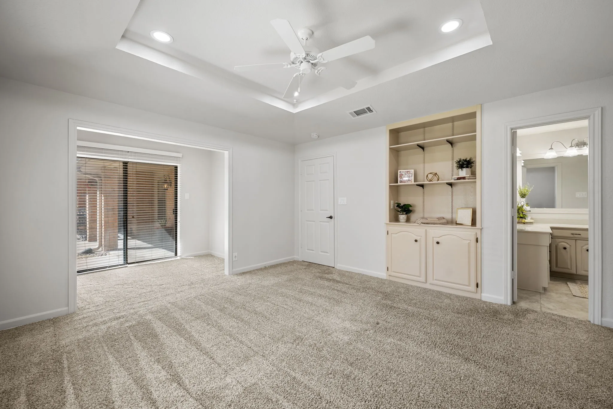 Single Family Residence For Sale in Hunt County , 3111 Bonham Street, Greenville, Texas 75402, 2 Bedroom, 2 Bathroom, 2 Garage spaces, 1,880 Sqft, built in 1989, mls#21377538, Real Estate Agent in Greenville, Homes For Sale in Hunt county, Homes For Sale in Greenville, Realtor in Greenville Texas, Real Estate Brokerage Independent Realty Texas, Luminita Cordes Realtor