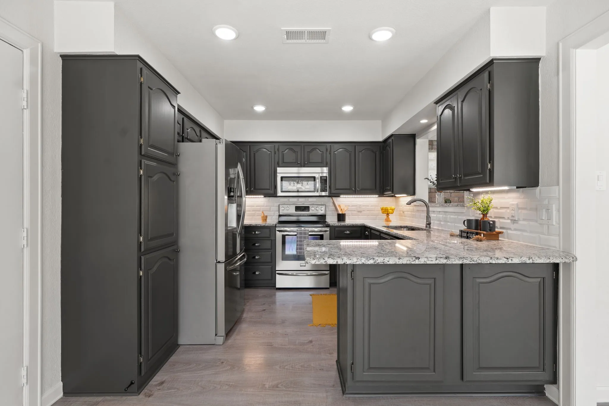 Single Family Residence For Sale in Hunt County , 3111 Bonham Street, Greenville, Texas 75402, 2 Bedroom, 2 Bathroom, 2 Garage spaces, 1,880 Sqft, built in 1989, mls#21377538, Real Estate Agent in Greenville, Homes For Sale in Hunt county, Homes For Sale in Greenville, Realtor in Greenville Texas, Real Estate Brokerage Independent Realty Texas, Luminita Cordes Realtor