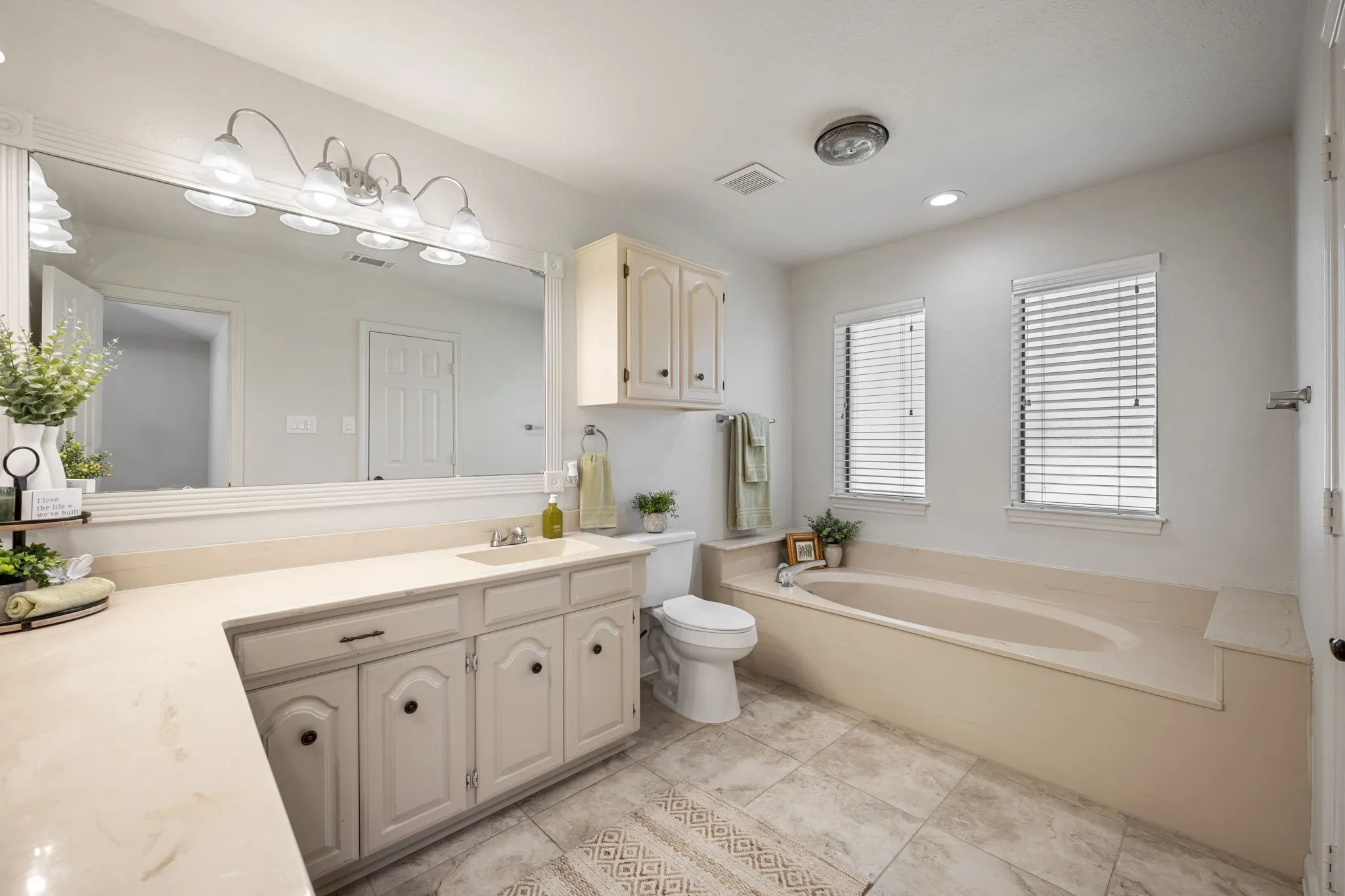 Single Family Residence For Sale in Hunt County , 3111 Bonham Street, Greenville, Texas 75402, 2 Bedroom, 2 Bathroom, 2 Garage spaces, 1,880 Sqft, built in 1989, mls#21377538, Real Estate Agent in Greenville, Homes For Sale in Hunt county, Homes For Sale in Greenville, Realtor in Greenville Texas, Real Estate Brokerage Independent Realty Texas, Luminita Cordes Realtor