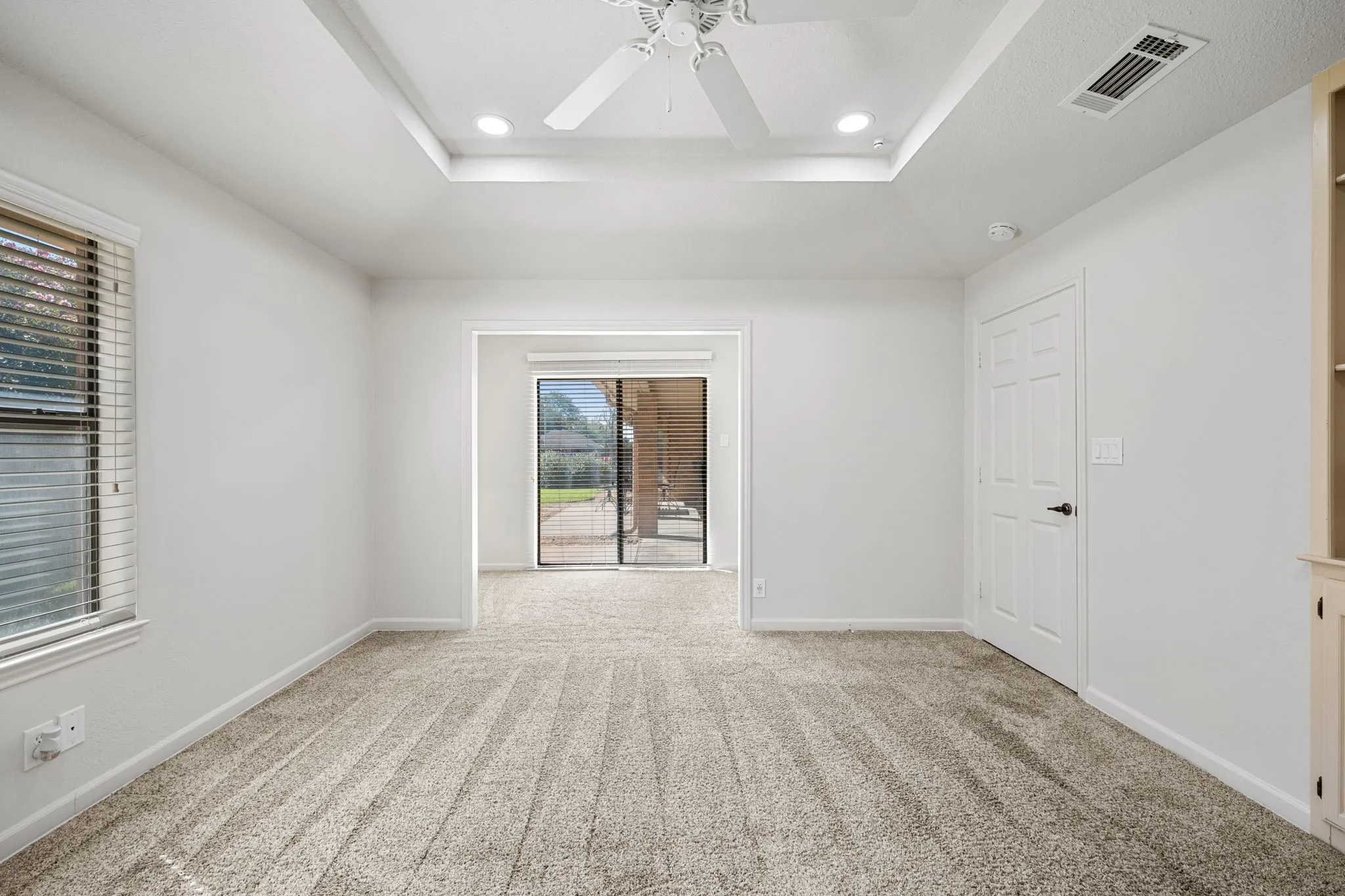 Single Family Residence For Sale in Hunt County , 3111 Bonham Street, Greenville, Texas 75402, 2 Bedroom, 2 Bathroom, 2 Garage spaces, 1,880 Sqft, built in 1989, mls#21377538, Real Estate Agent in Greenville, Homes For Sale in Hunt county, Homes For Sale in Greenville, Realtor in Greenville Texas, Real Estate Brokerage Independent Realty Texas, Luminita Cordes Realtor