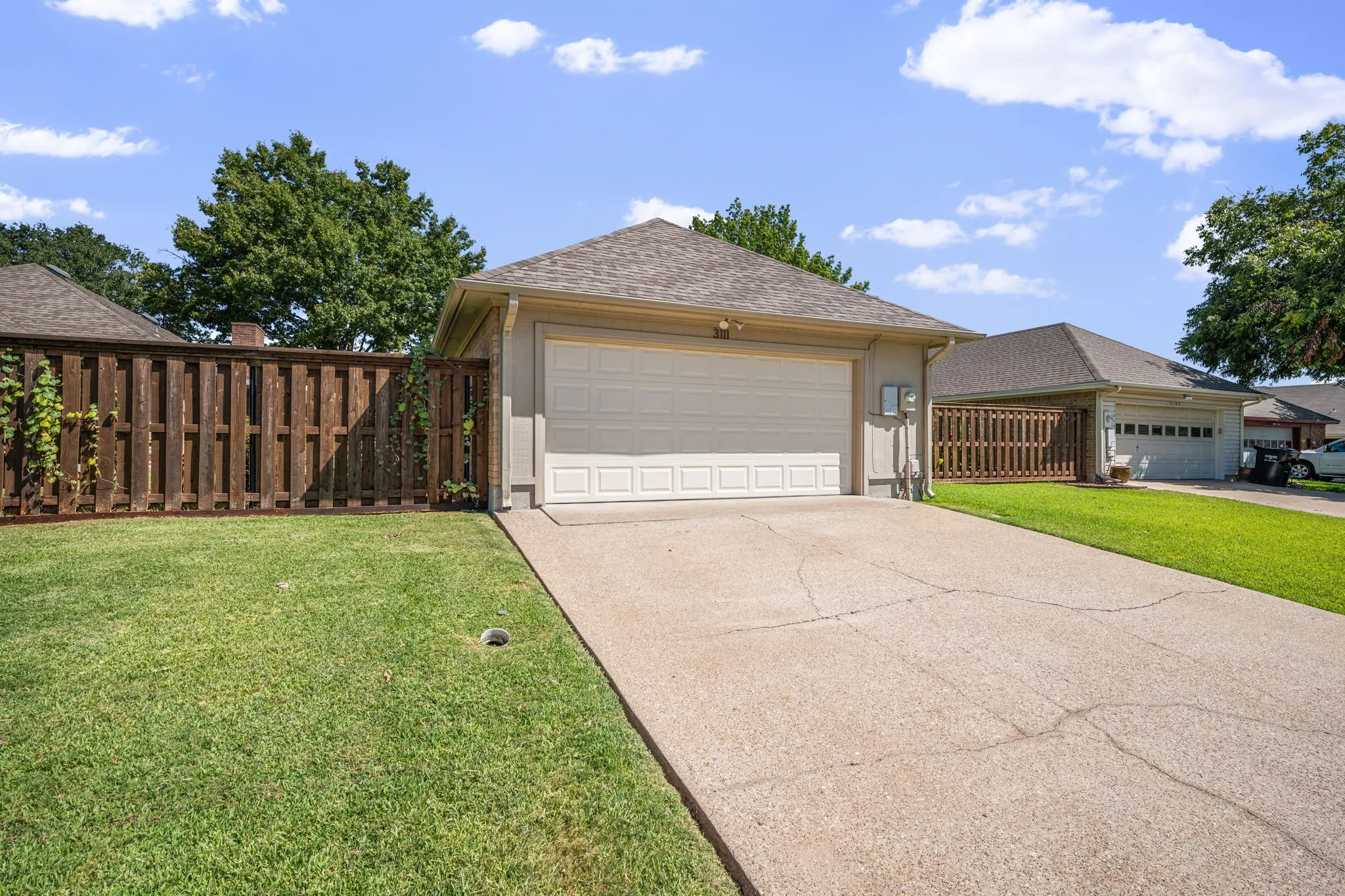 Single Family Residence For Sale in Hunt County , 3111 Bonham Street, Greenville, Texas 75402, 2 Bedroom, 2 Bathroom, 2 Garage spaces, 1,880 Sqft, built in 1989, mls#21377538, Real Estate Agent in Greenville, Homes For Sale in Hunt county, Homes For Sale in Greenville, Realtor in Greenville Texas, Real Estate Brokerage Independent Realty Texas, Luminita Cordes Realtor
