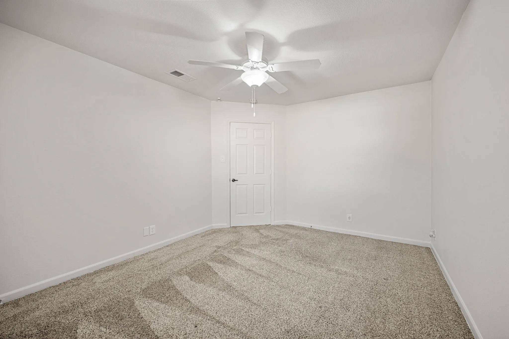 Single Family Residence For Sale in Hunt County , 3111 Bonham Street, Greenville, Texas 75402, 2 Bedroom, 2 Bathroom, 2 Garage spaces, 1,880 Sqft, built in 1989, mls#21377538, Real Estate Agent in Greenville, Homes For Sale in Hunt county, Homes For Sale in Greenville, Realtor in Greenville Texas, Real Estate Brokerage Independent Realty Texas, Luminita Cordes Realtor