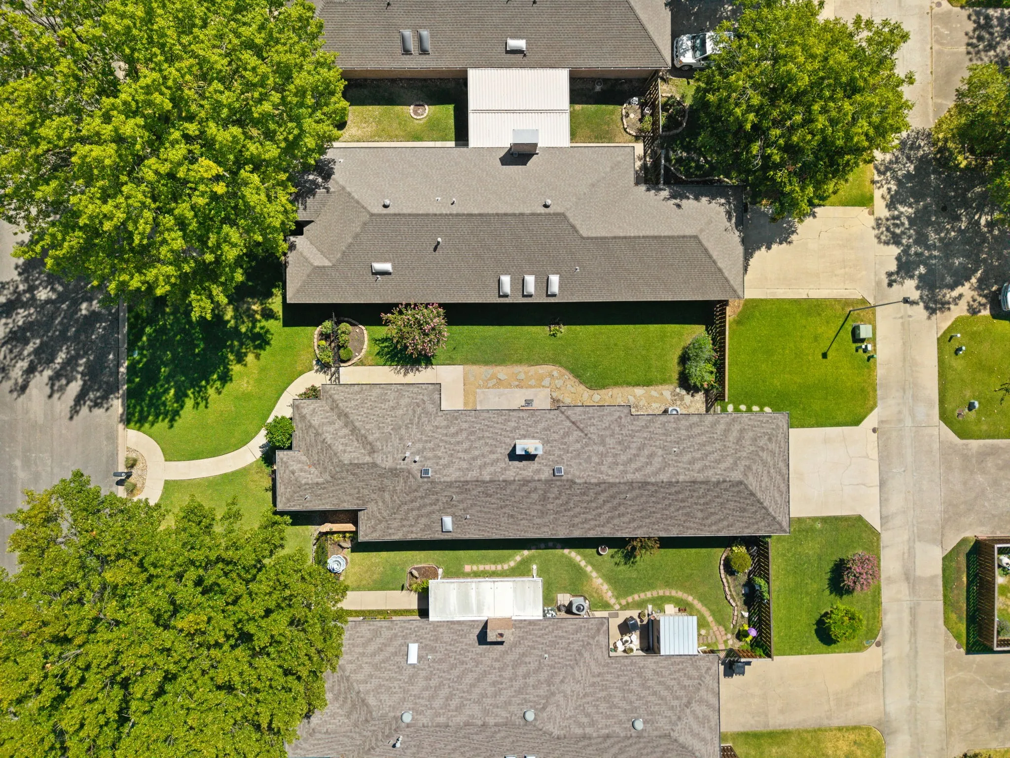 Single Family Residence For Sale in Hunt County , 3111 Bonham Street, Greenville, Texas 75402, 2 Bedroom, 2 Bathroom, 2 Garage spaces, 1,880 Sqft, built in 1989, mls#21377538, Real Estate Agent in Greenville, Homes For Sale in Hunt county, Homes For Sale in Greenville, Realtor in Greenville Texas, Real Estate Brokerage Independent Realty Texas, Luminita Cordes Realtor