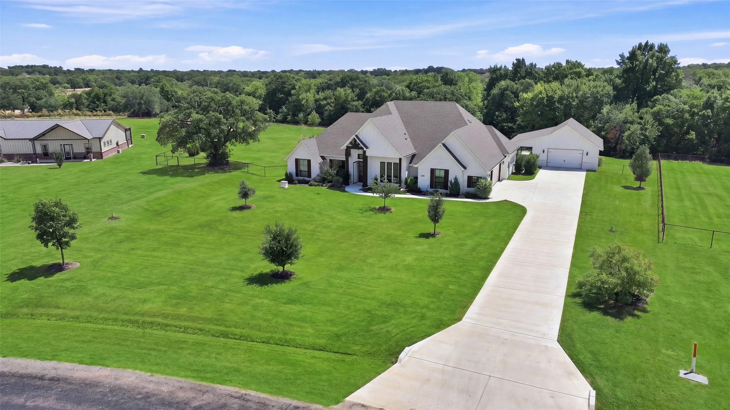 Single Family Residence For Sale in Parker County , 1072 Paradise Parkway, Poolville, Texas 76487, 4 Bedroom, 2 Bathroom, 4 Garage spaces, 2,474 Sqft, built in 2021, mls#21373321, Real Estate Agent in Poolville, Homes For Sale in Parker county, Homes For Sale in Poolville, Realtor in Poolville Texas, Real Estate Brokerage Independent Realty Texas, Luminita Cordes Realtor