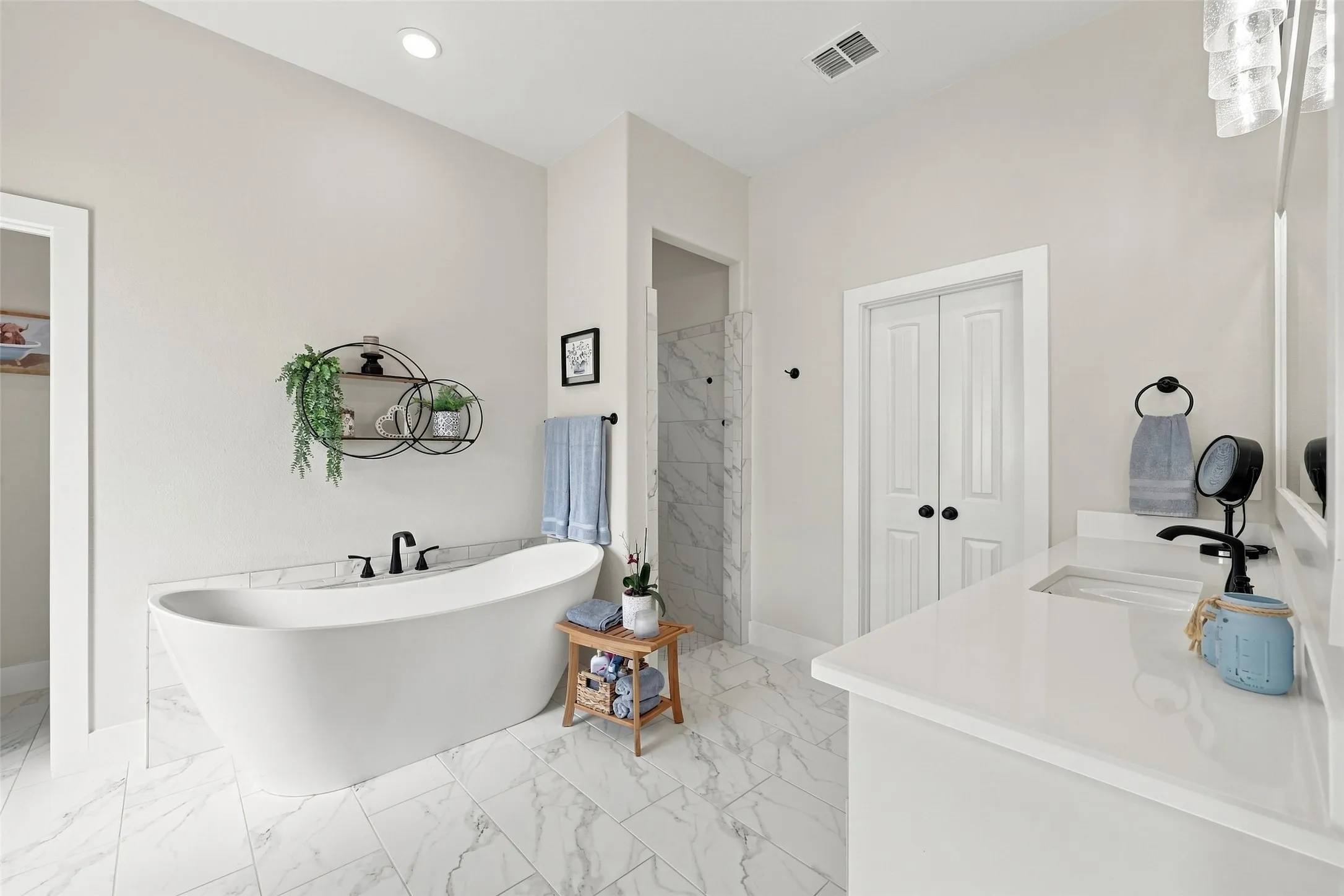 Single Family Residence For Sale in Parker County , 1072 Paradise Parkway, Poolville, Texas 76487, 4 Bedroom, 2 Bathroom, 4 Garage spaces, 2,474 Sqft, built in 2021, mls#21373321, Real Estate Agent in Poolville, Homes For Sale in Parker county, Homes For Sale in Poolville, Realtor in Poolville Texas, Real Estate Brokerage Independent Realty Texas, Luminita Cordes Realtor