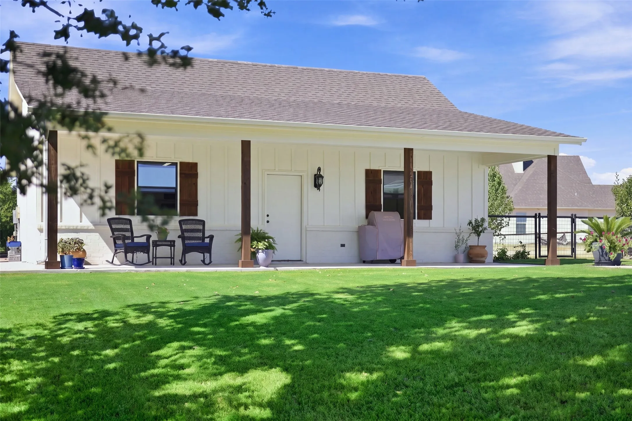 Single Family Residence For Sale in Parker County , 1072 Paradise Parkway, Poolville, Texas 76487, 4 Bedroom, 2 Bathroom, 4 Garage spaces, 2,474 Sqft, built in 2021, mls#21373321, Real Estate Agent in Poolville, Homes For Sale in Parker county, Homes For Sale in Poolville, Realtor in Poolville Texas, Real Estate Brokerage Independent Realty Texas, Luminita Cordes Realtor