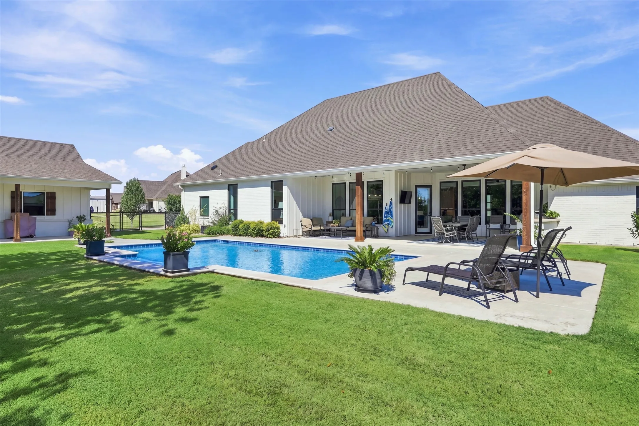 Single Family Residence For Sale in Parker County , 1072 Paradise Parkway, Poolville, Texas 76487, 4 Bedroom, 2 Bathroom, 4 Garage spaces, 2,474 Sqft, built in 2021, mls#21373321, Real Estate Agent in Poolville, Homes For Sale in Parker county, Homes For Sale in Poolville, Realtor in Poolville Texas, Real Estate Brokerage Independent Realty Texas, Luminita Cordes Realtor