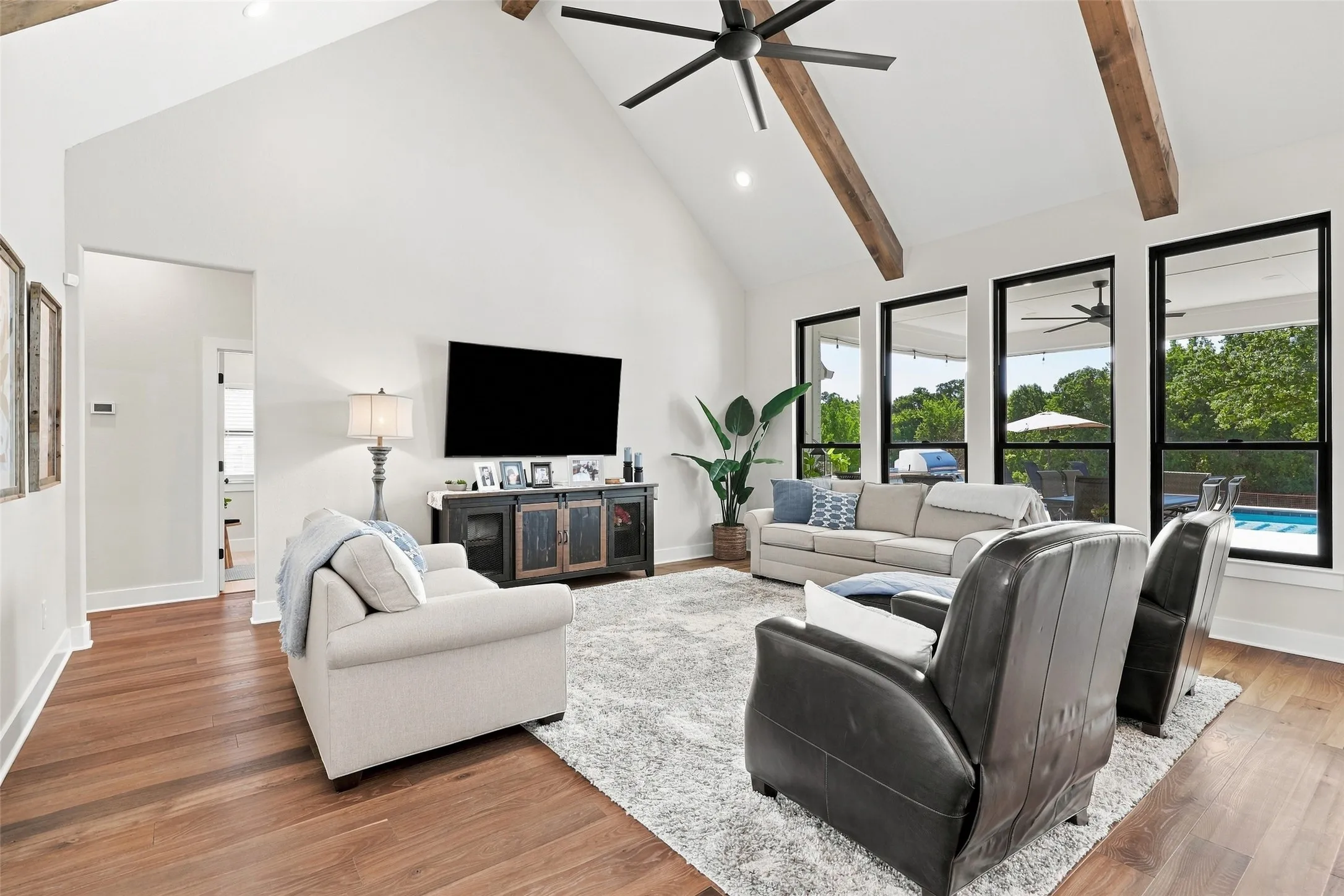 Single Family Residence For Sale in Parker County , 1072 Paradise Parkway, Poolville, Texas 76487, 4 Bedroom, 2 Bathroom, 4 Garage spaces, 2,474 Sqft, built in 2021, mls#21373321, Real Estate Agent in Poolville, Homes For Sale in Parker county, Homes For Sale in Poolville, Realtor in Poolville Texas, Real Estate Brokerage Independent Realty Texas, Luminita Cordes Realtor