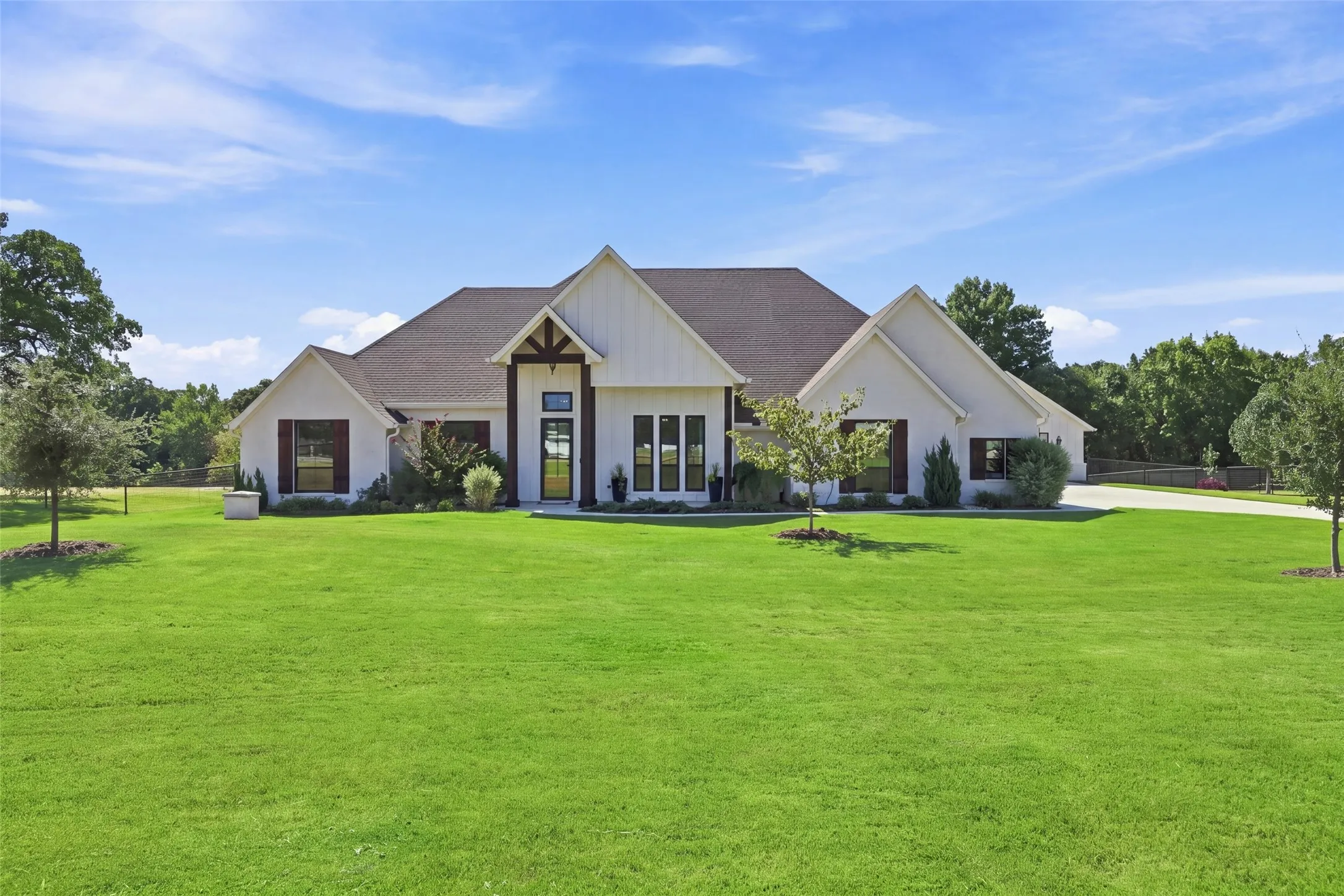 Single Family Residence For Sale in Parker County , 1072 Paradise Parkway, Poolville, Texas 76487, 4 Bedroom, 2 Bathroom, 4 Garage spaces, 2,474 Sqft, built in 2021, mls#21373321, Real Estate Agent in Poolville, Homes For Sale in Parker county, Homes For Sale in Poolville, Realtor in Poolville Texas, Real Estate Brokerage Independent Realty Texas, Luminita Cordes Realtor