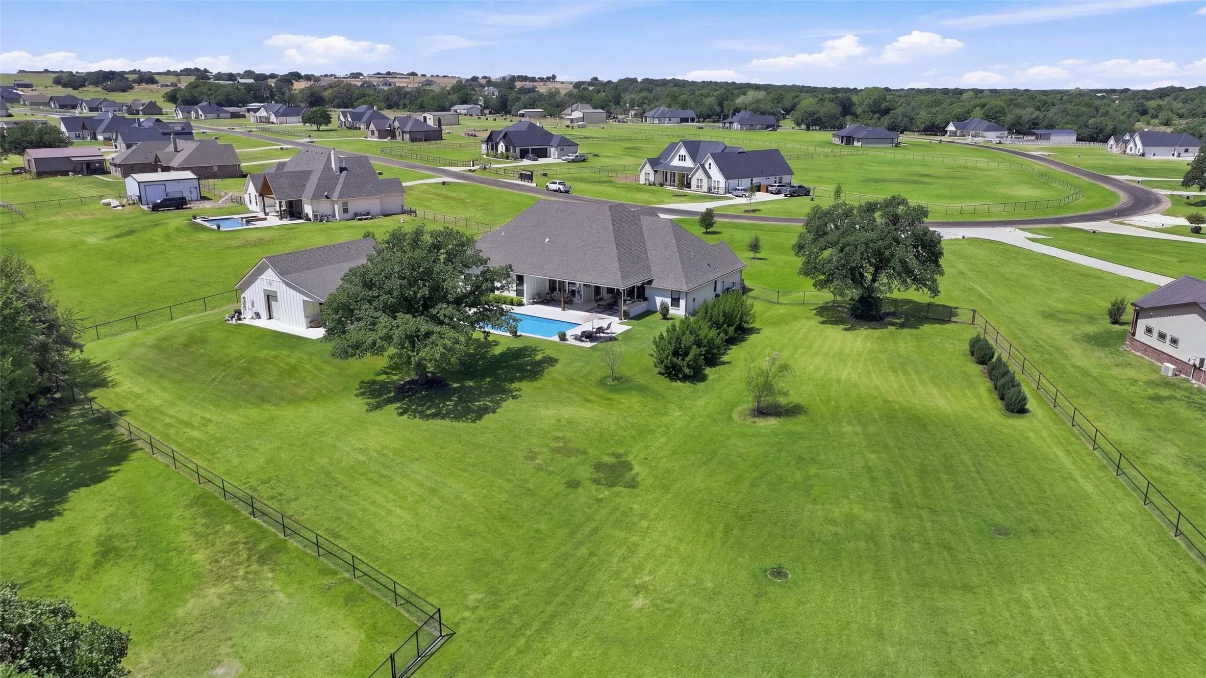 Single Family Residence For Sale in Parker County , 1072 Paradise Parkway, Poolville, Texas 76487, 4 Bedroom, 2 Bathroom, 4 Garage spaces, 2,474 Sqft, built in 2021, mls#21373321, Real Estate Agent in Poolville, Homes For Sale in Parker county, Homes For Sale in Poolville, Realtor in Poolville Texas, Real Estate Brokerage Independent Realty Texas, Luminita Cordes Realtor