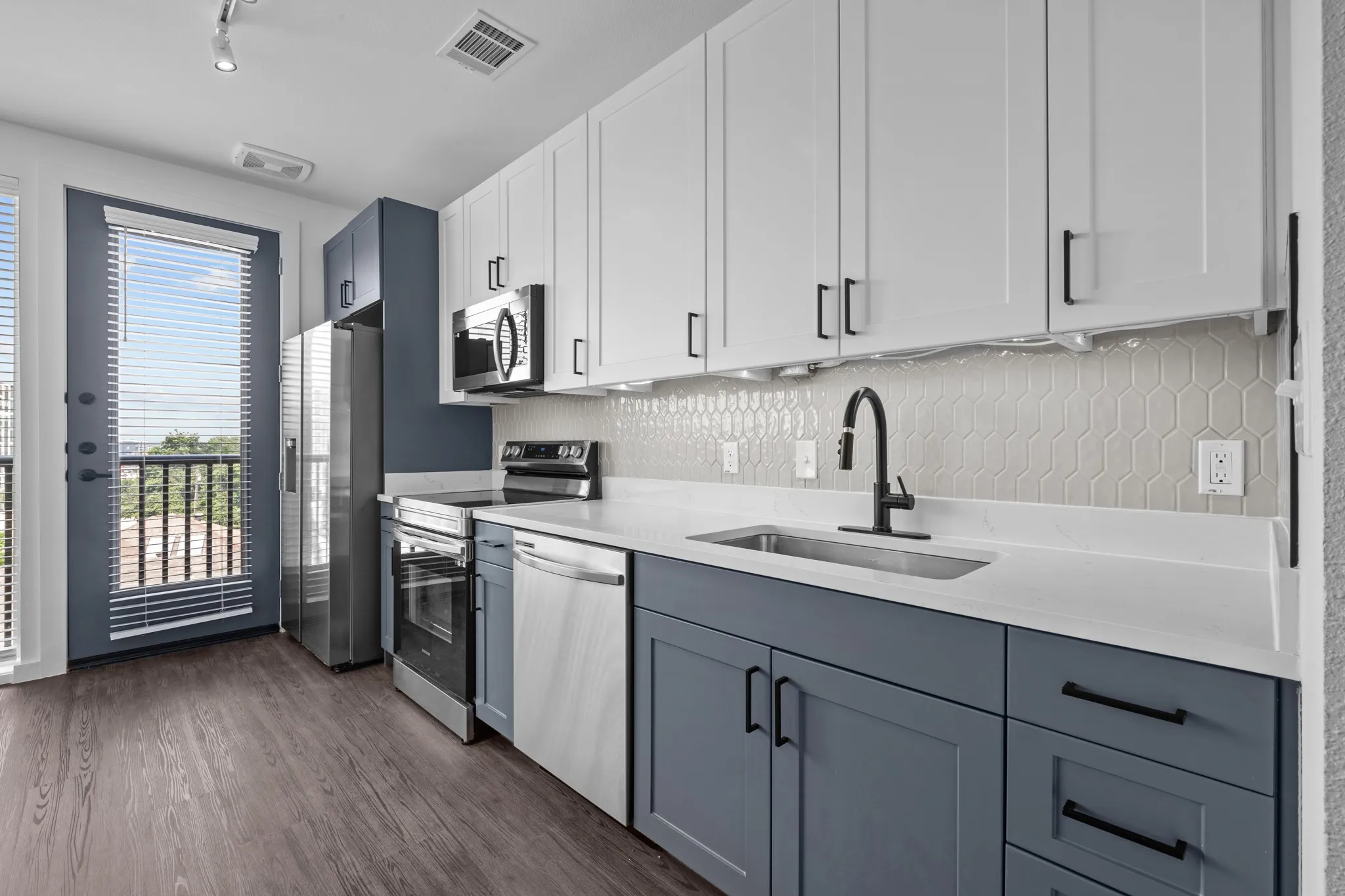 Apartment For Rent in Dallas County , 1100 N Zang Boulevard 503, Dallas, Texas 75203, 1 Bedroom, 1 Bathroom, Garage spaces, 717 Sqft, built in 2023, mls#21378876, Real Estate Agent in Dallas, Homes For Rent in Dallas county, Homes For Rent in Dallas, Realtor in Dallas Texas, Real Estate Brokerage Independent Realty Texas, Luminita Cordes Realtor